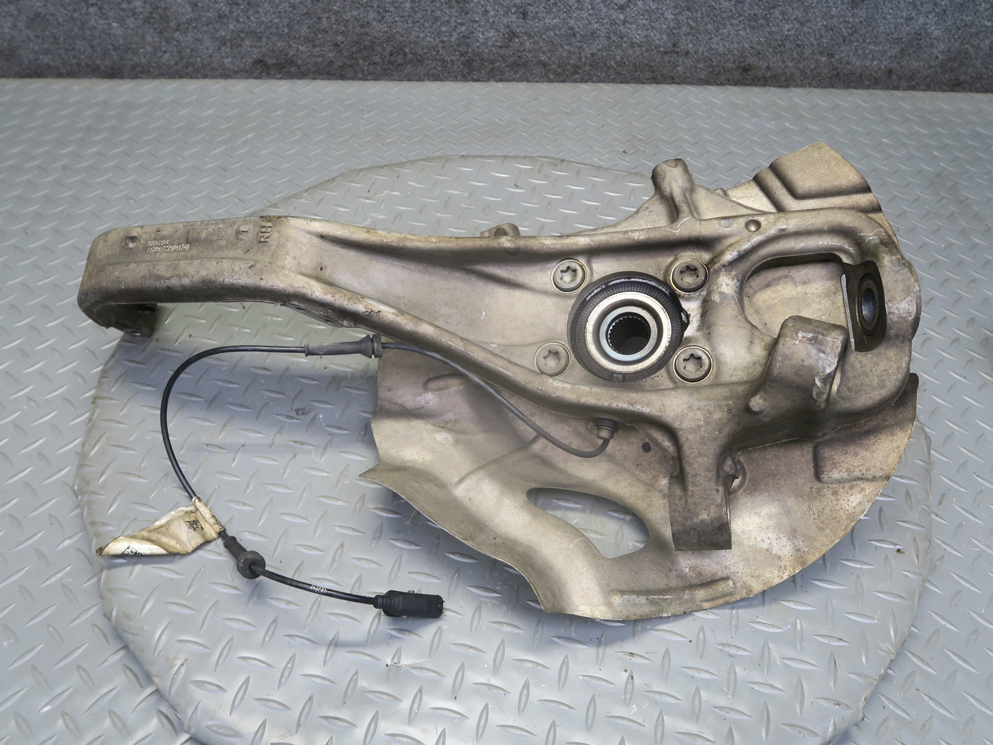 2018-2019 Alfa Romeo Stelvio 2.0L AWD Front Right Spindle Knuckle Wheel Hub