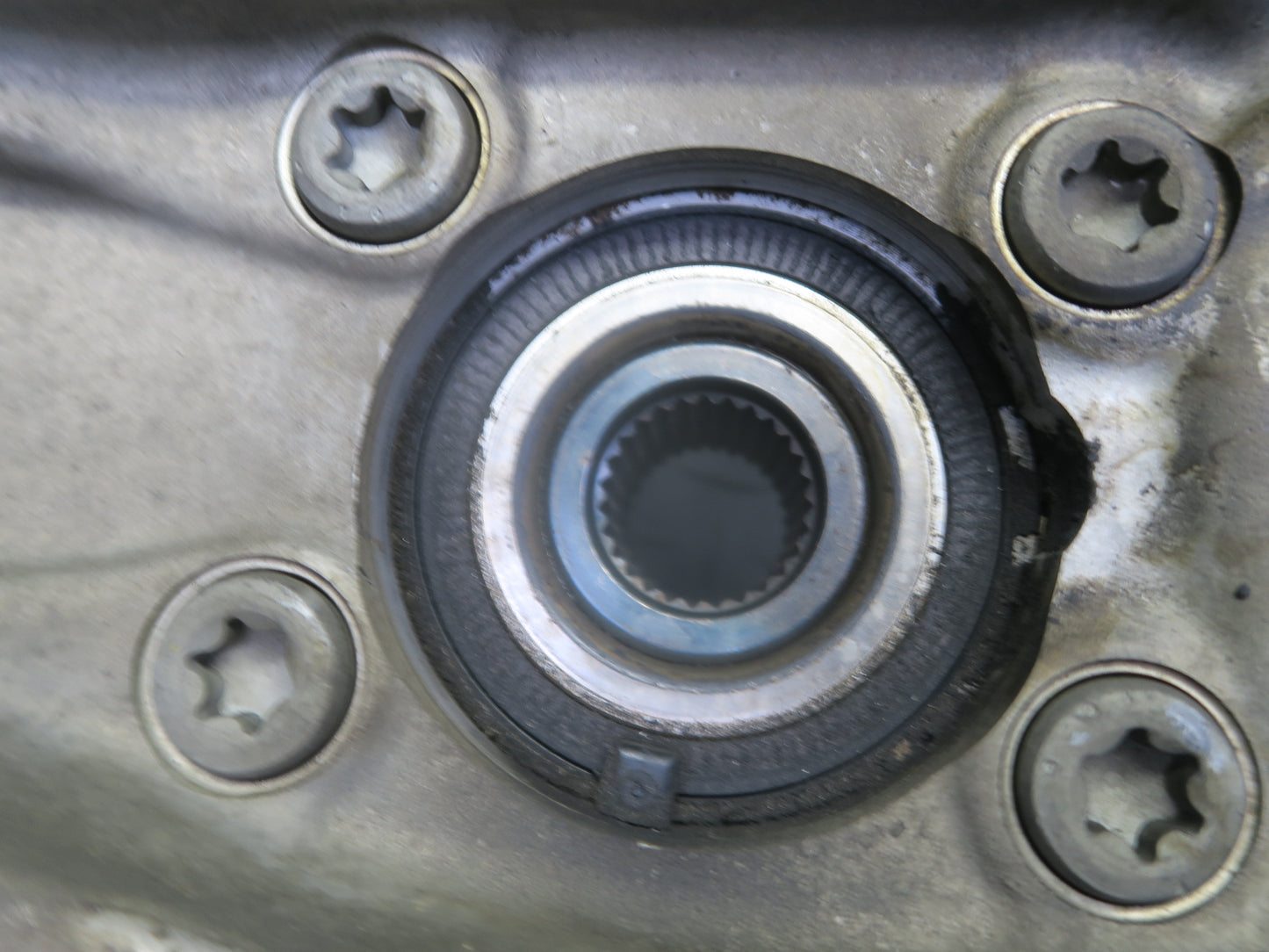 2018-2019 Alfa Romeo Stelvio 2.0L AWD Front Right Spindle Knuckle Wheel Hub