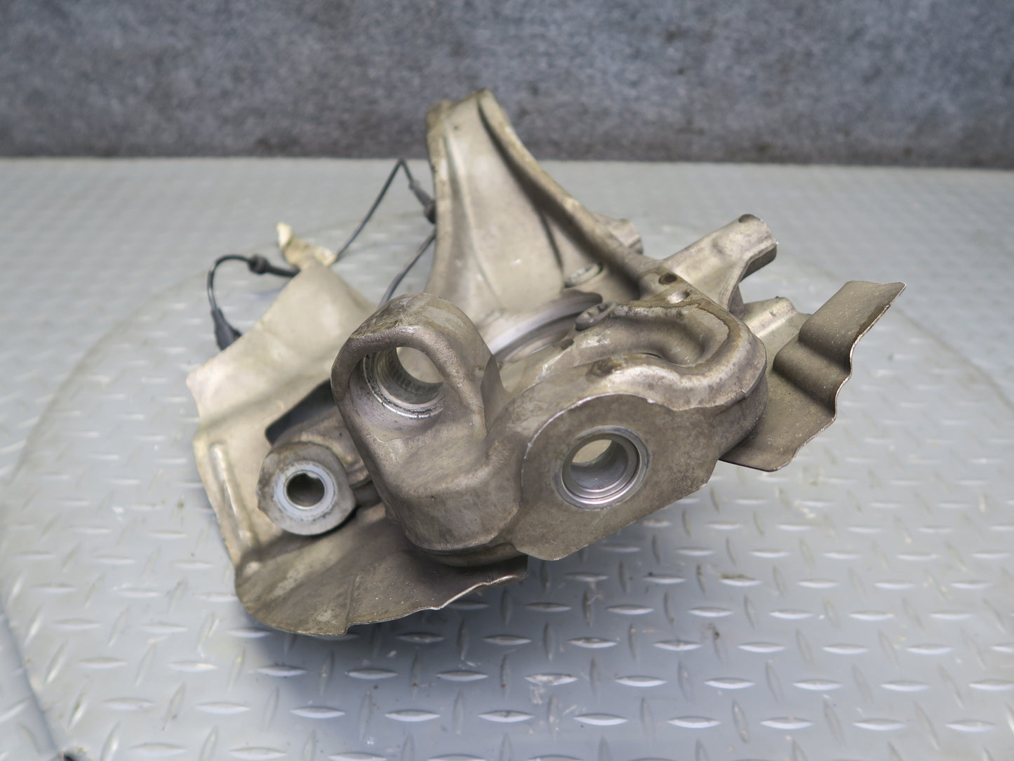 2018-2019 Alfa Romeo Stelvio 2.0L AWD Front Right Spindle Knuckle Wheel Hub