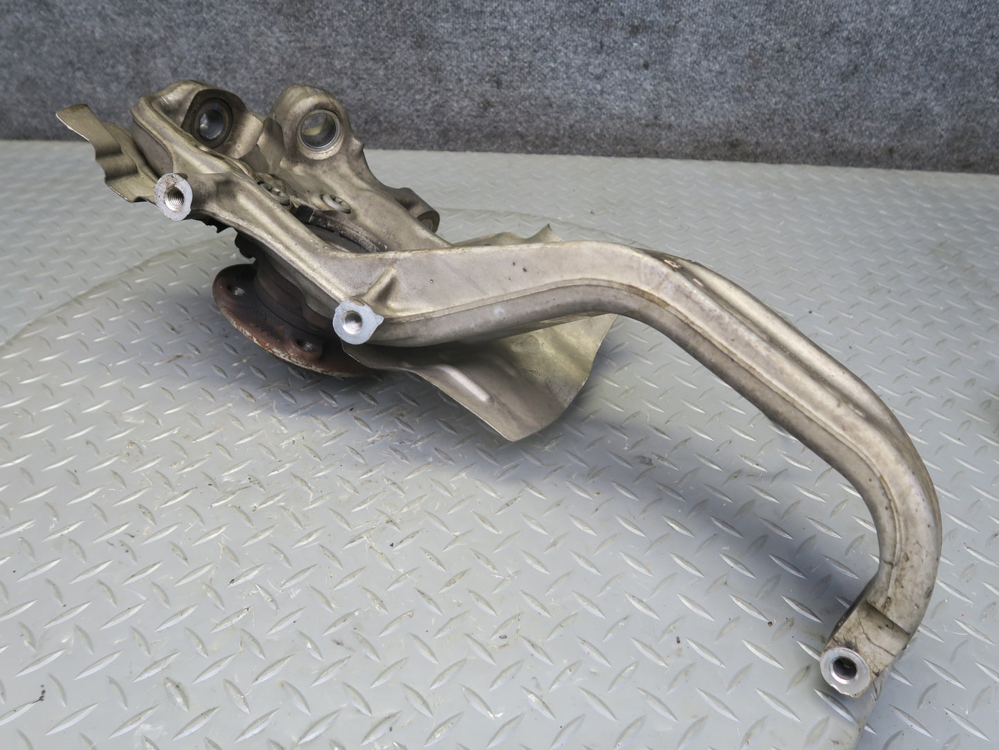 2018-2019 Alfa Romeo Stelvio 2.0L AWD Front Right Spindle Knuckle Wheel Hub