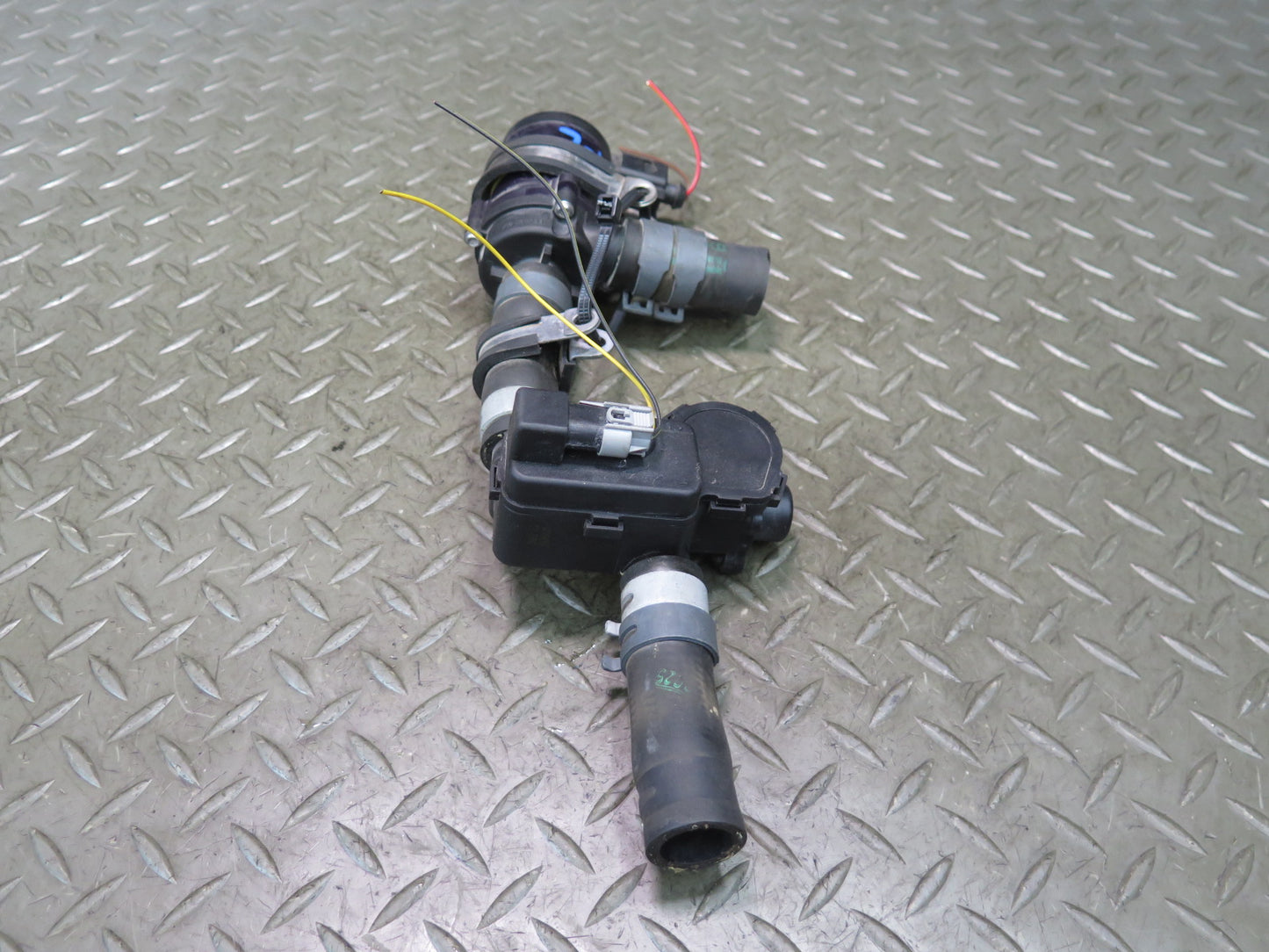 11-14 Porsche Cayenne 958 4.8L Hvac Heater Water Control  Auxiliary Valve Set