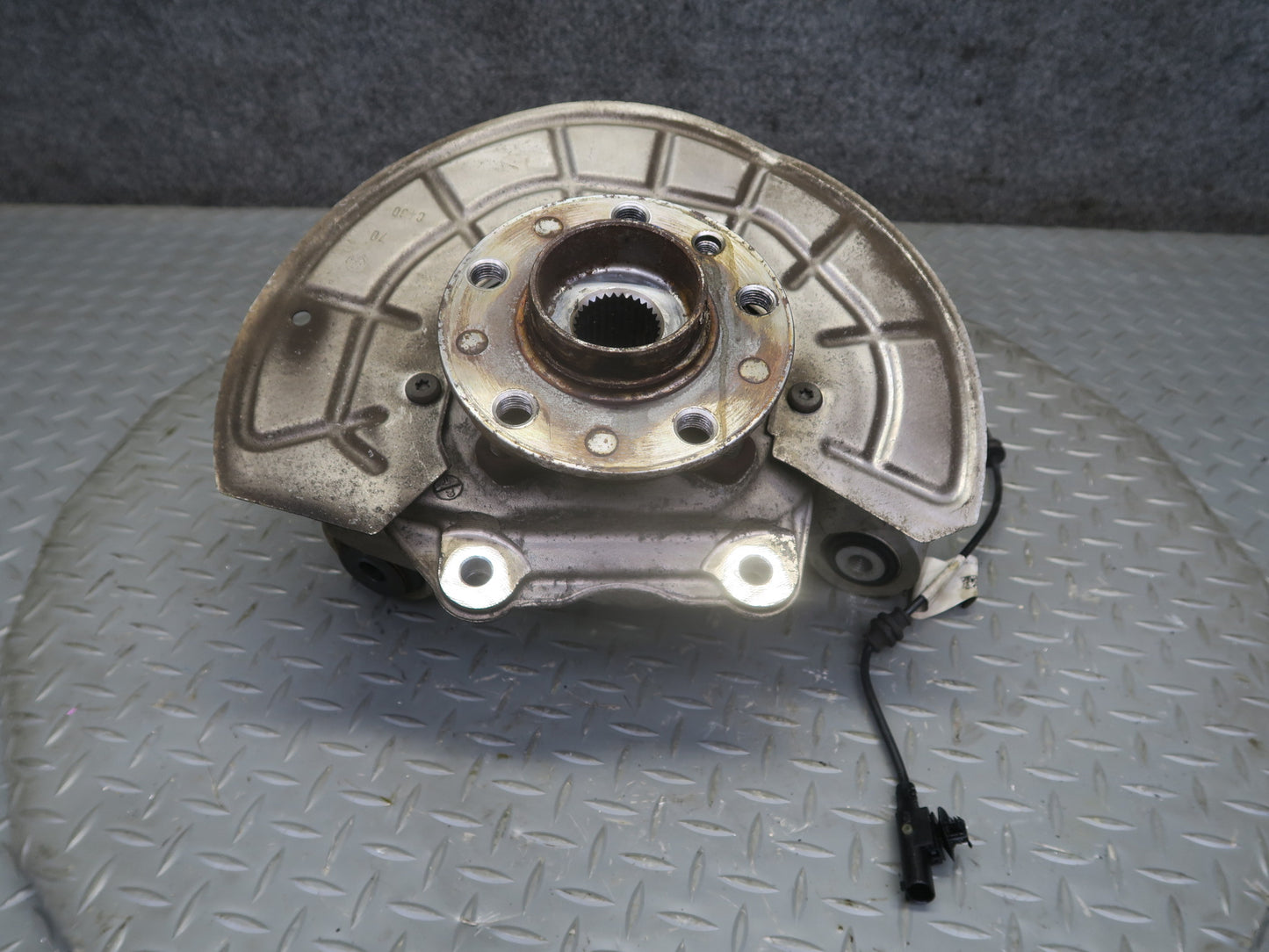 2017-2023 Alfa Romeo Stelvio 2.0L AWD Rear Left Spindle Knuckle Wheel Hub 88K