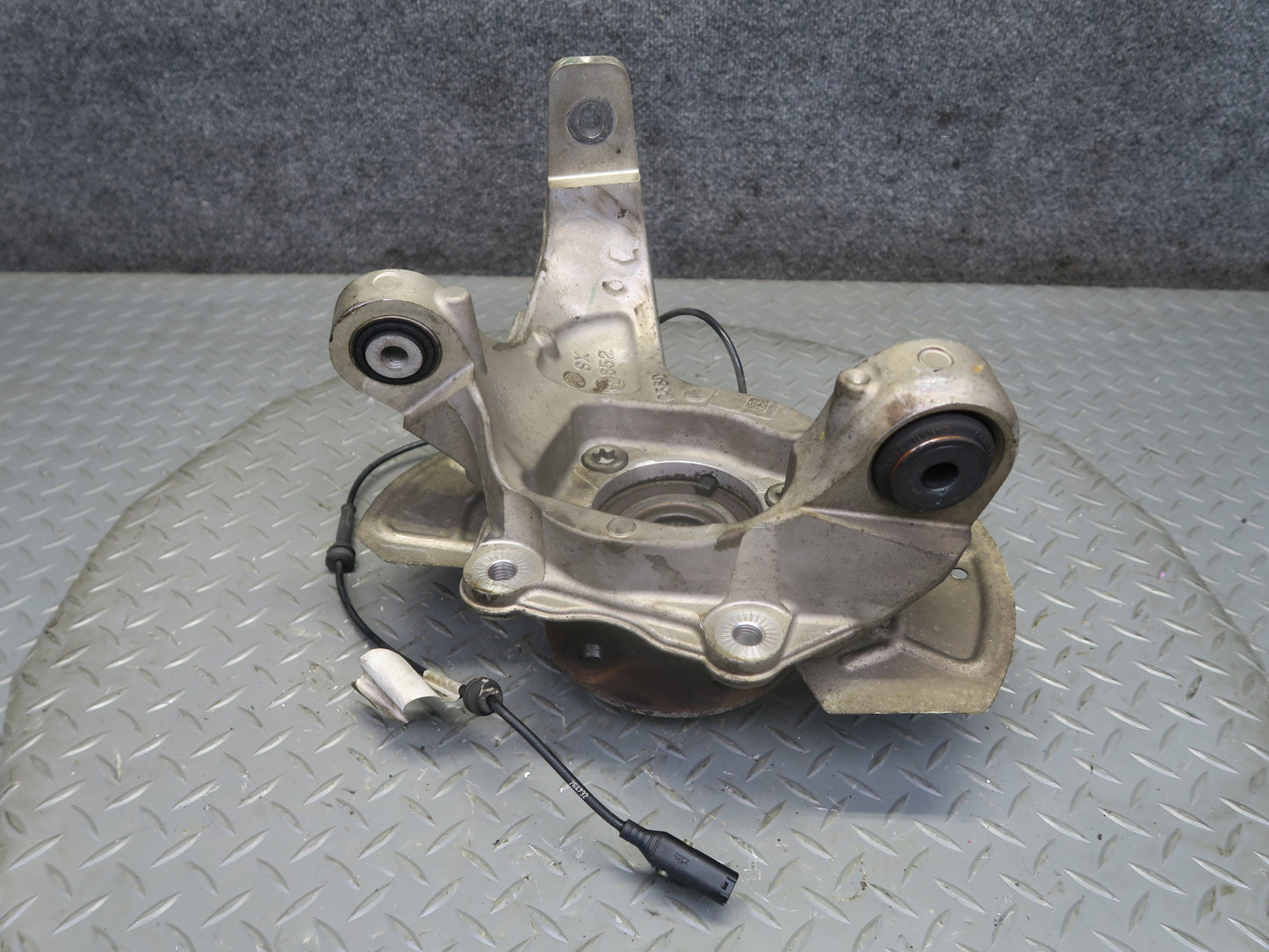 2017-2023 Alfa Romeo Stelvio 2.0L AWD Rear Left Spindle Knuckle Wheel Hub 88K