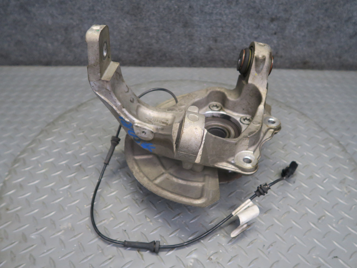 2017-2023 Alfa Romeo Stelvio 2.0L AWD Rear Left Spindle Knuckle Wheel Hub 88K