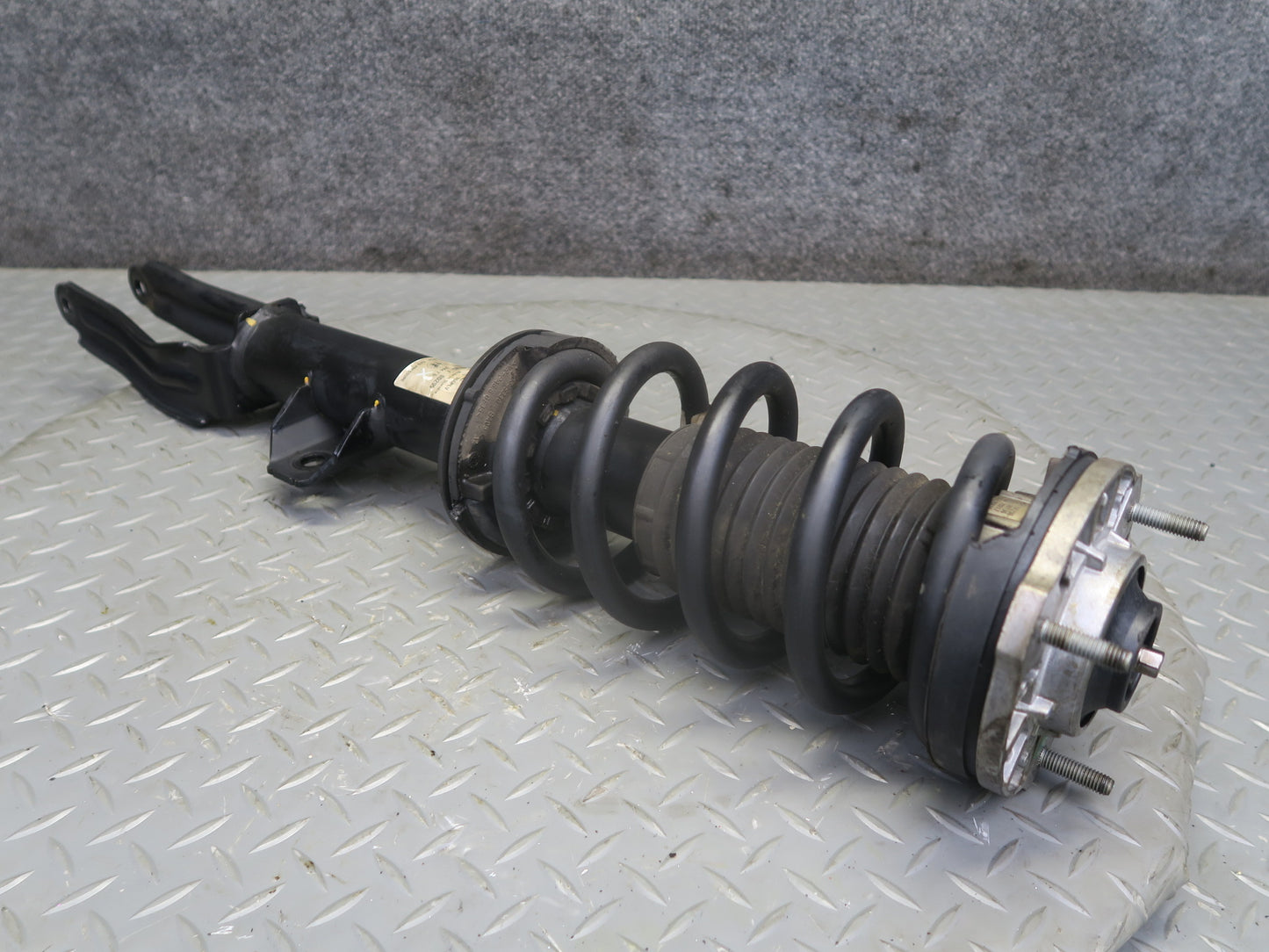 2017-2023 Alfa Romeo Stelvio 2.0L AWD Front Left Right Shock Strut Absorber Set