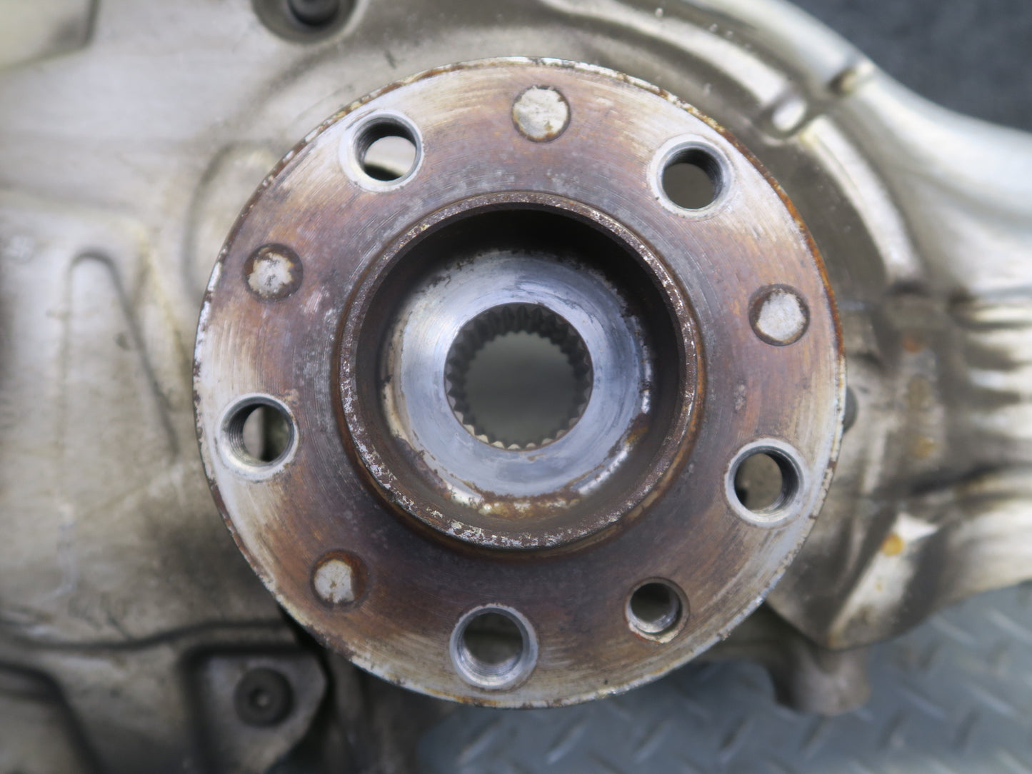 2018-2019 Alfa Romeo Stelvio 2.0L AWD Front Left Spindle Knuckle Wheel Hub