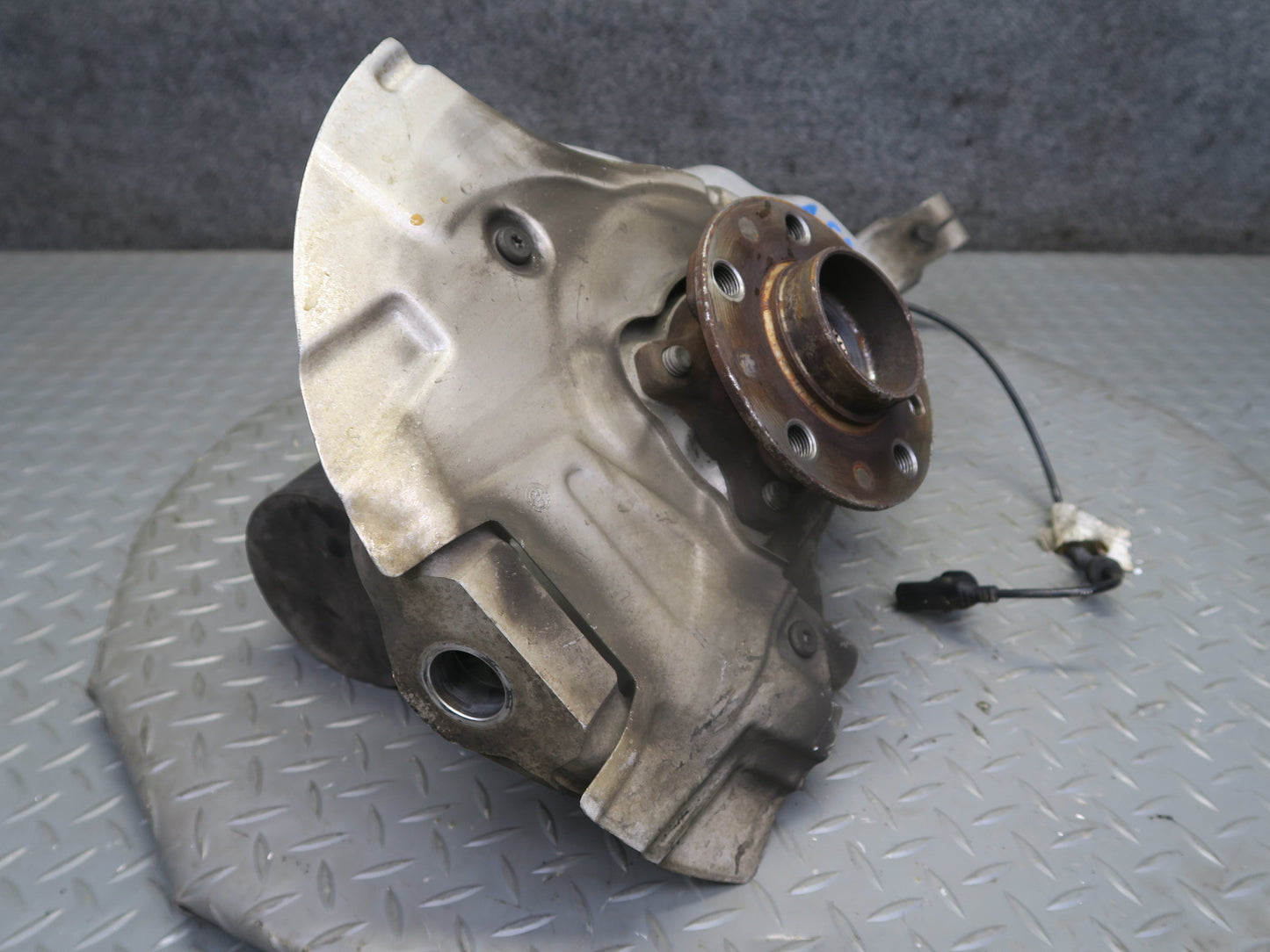 2018-2019 Alfa Romeo Stelvio 2.0L AWD Front Left Spindle Knuckle Wheel Hub