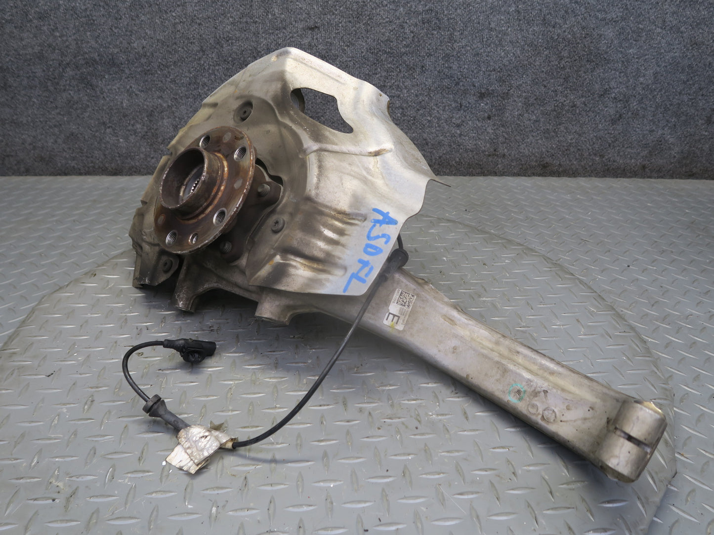 2018-2019 Alfa Romeo Stelvio 2.0L AWD Front Left Spindle Knuckle Wheel Hub