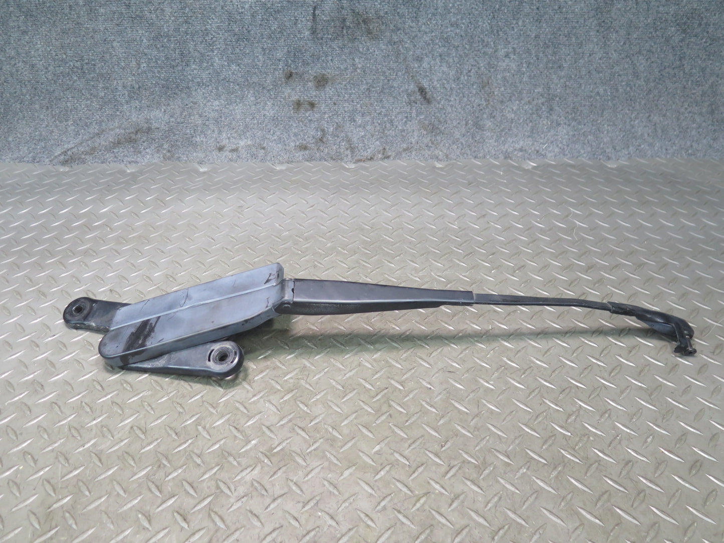 2011-2018 Porsche Cayenne 958 Front Left & Right Windshield Wiper Arm Set of 2