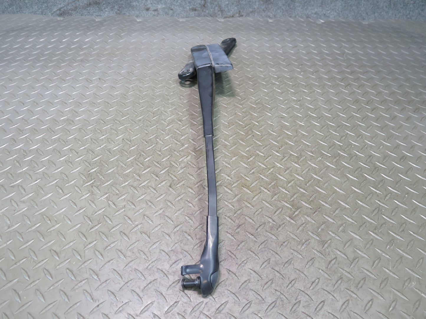 2011-2018 Porsche Cayenne 958 Front Left & Right Windshield Wiper Arm Set of 2