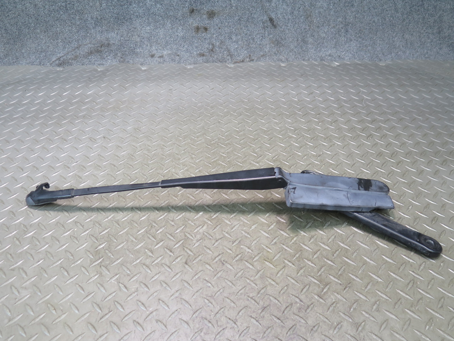 2011-2018 Porsche Cayenne 958 Front Left & Right Windshield Wiper Arm Set of 2