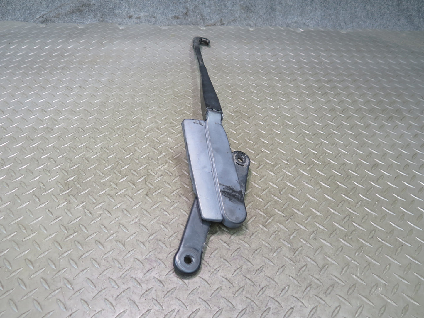 2011-2018 Porsche Cayenne 958 Front Left & Right Windshield Wiper Arm Set of 2
