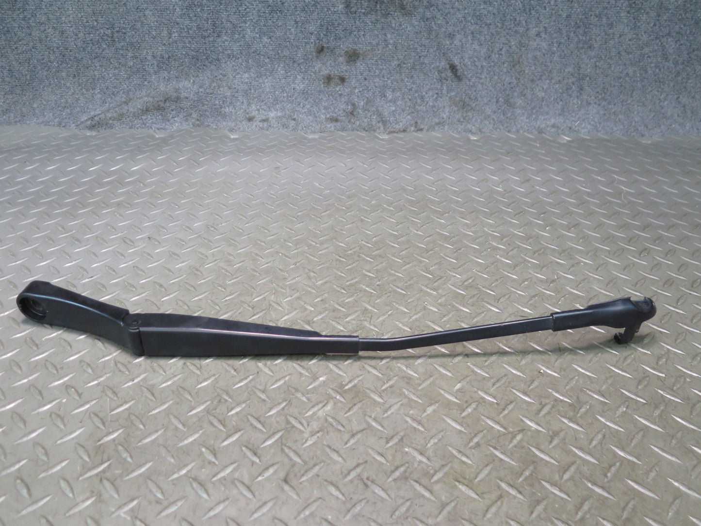 2011-2018 Porsche Cayenne 958 Front Left & Right Windshield Wiper Arm Set of 2