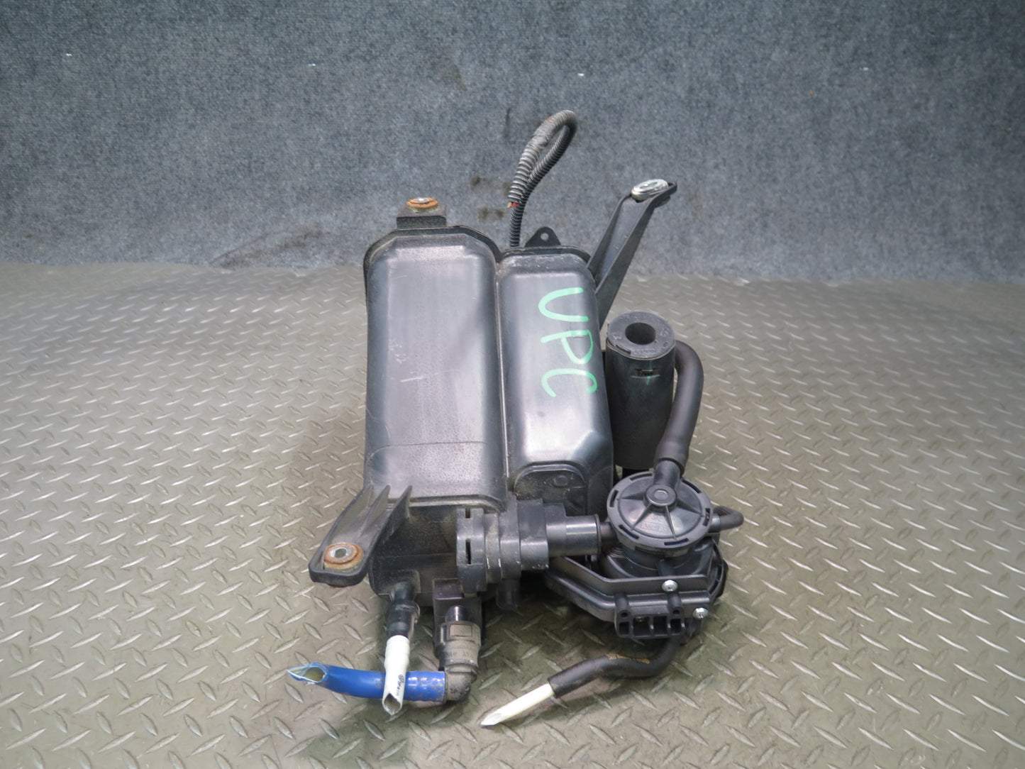 2011-2018 Porsche Cayenne 958 Fuel Vapor Evaporator Charcoal Emission Canister