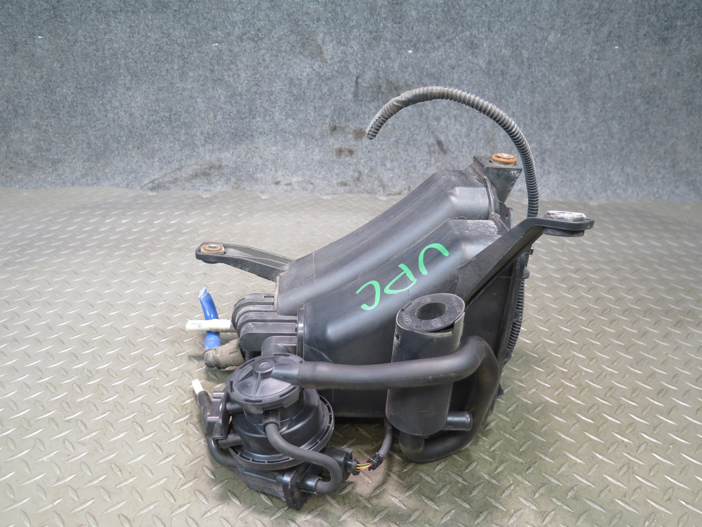 2011-2018 Porsche Cayenne 958 Fuel Vapor Evaporator Charcoal Emission Canister