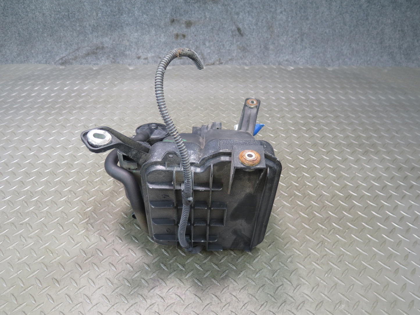 2011-2018 Porsche Cayenne 958 Fuel Vapor Evaporator Charcoal Emission Canister