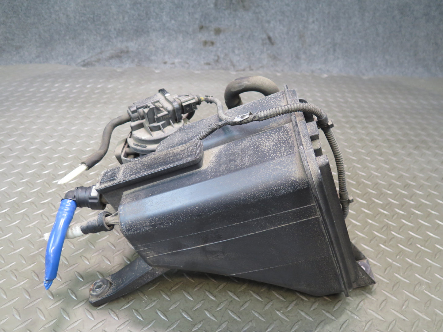 2011-2018 Porsche Cayenne 958 Fuel Vapor Evaporator Charcoal Emission Canister