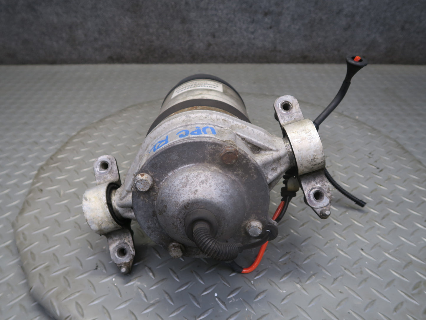 2013-2018 Porsche Cayenne 958 GTS Rear Left Air Shock Strut Absorber 7P5616503AE