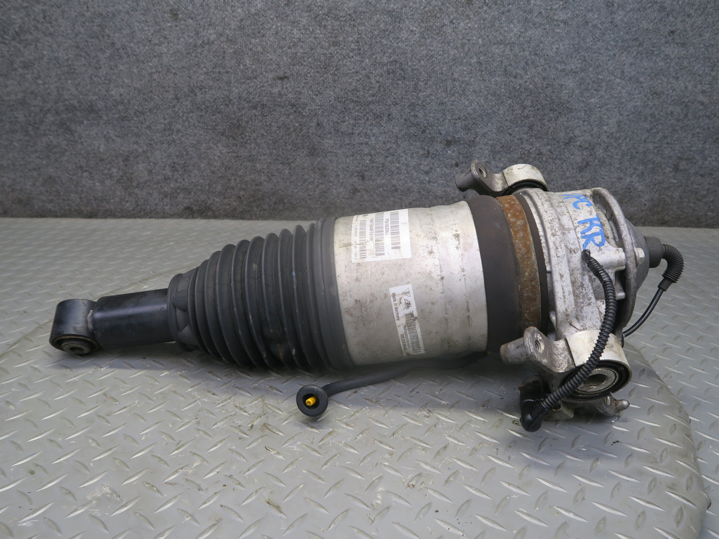 2013-2018 Porsche Cayenne 958 GTS Rear Right Air Shock Strut Absorber