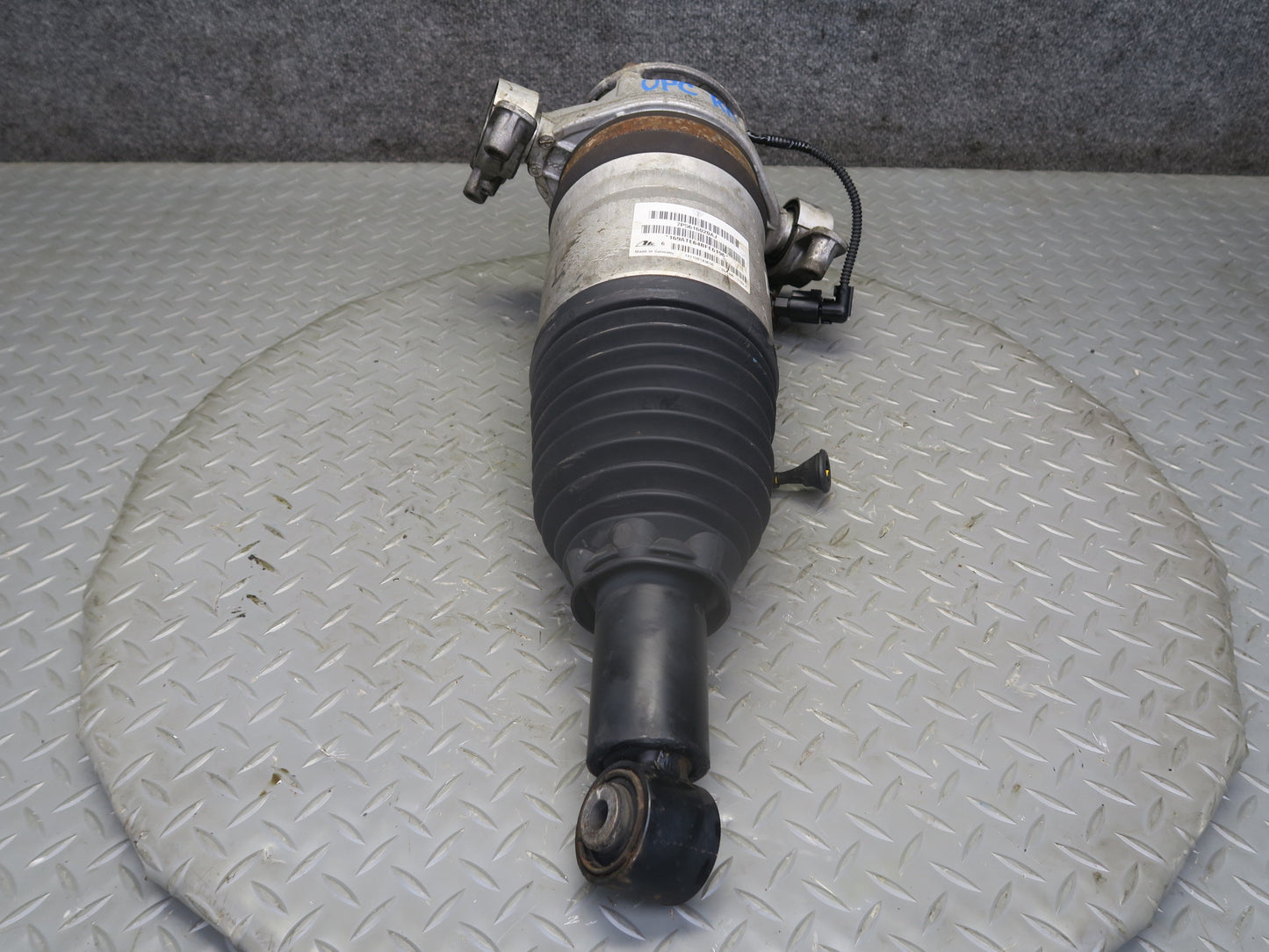2013-2018 Porsche Cayenne 958 GTS Rear Right Air Shock Strut Absorber