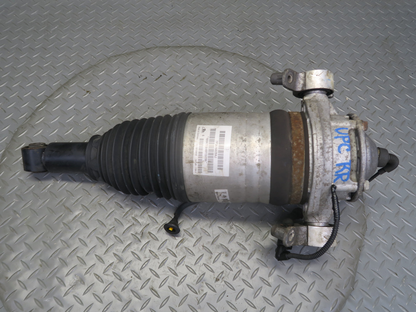2013-2018 Porsche Cayenne 958 GTS Rear Right Air Shock Strut Absorber
