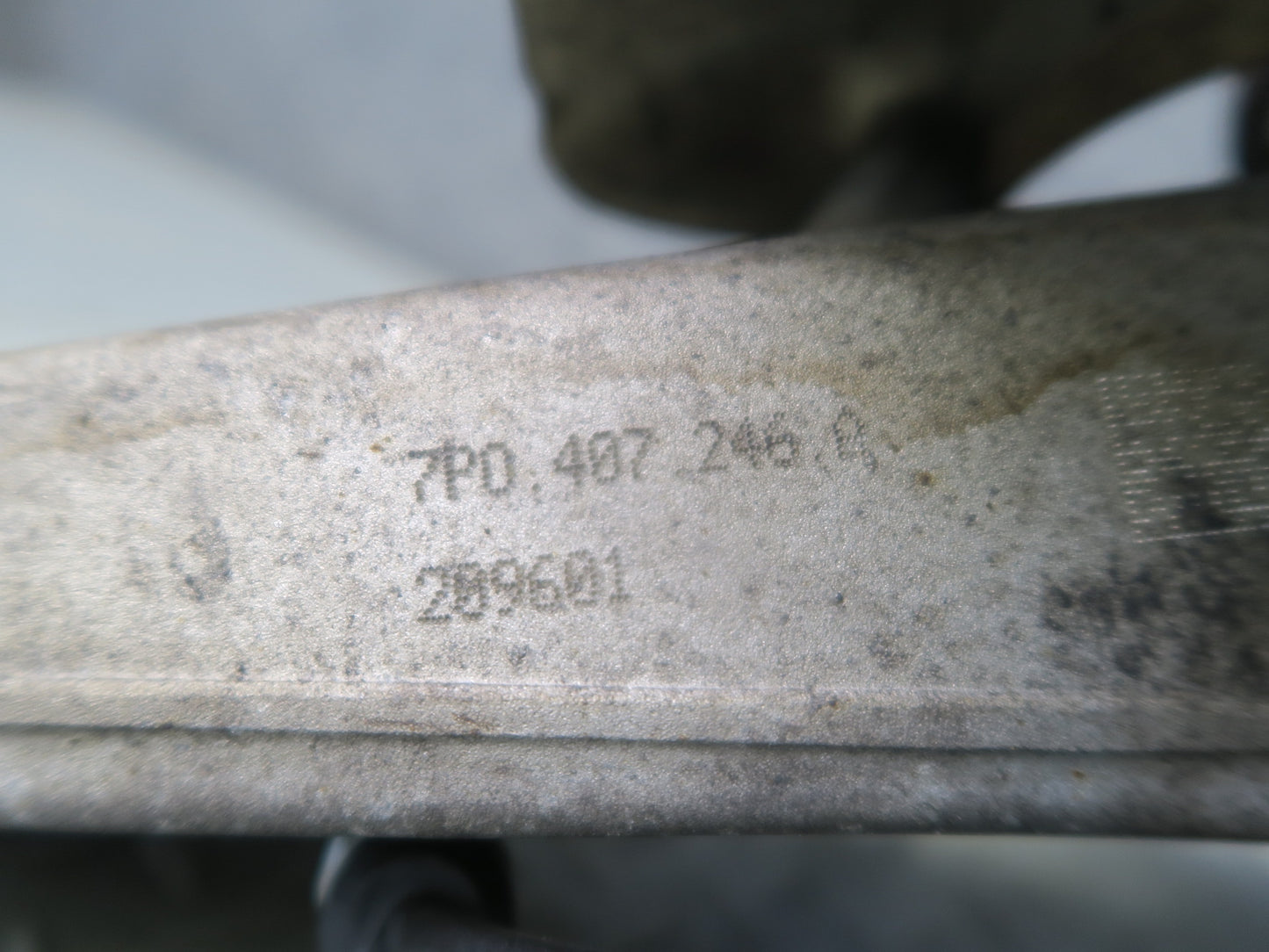 2011-2018 Porsche Cayenne 958 AWD Front Right Spindle Knuckle Wheel Hub Bearing