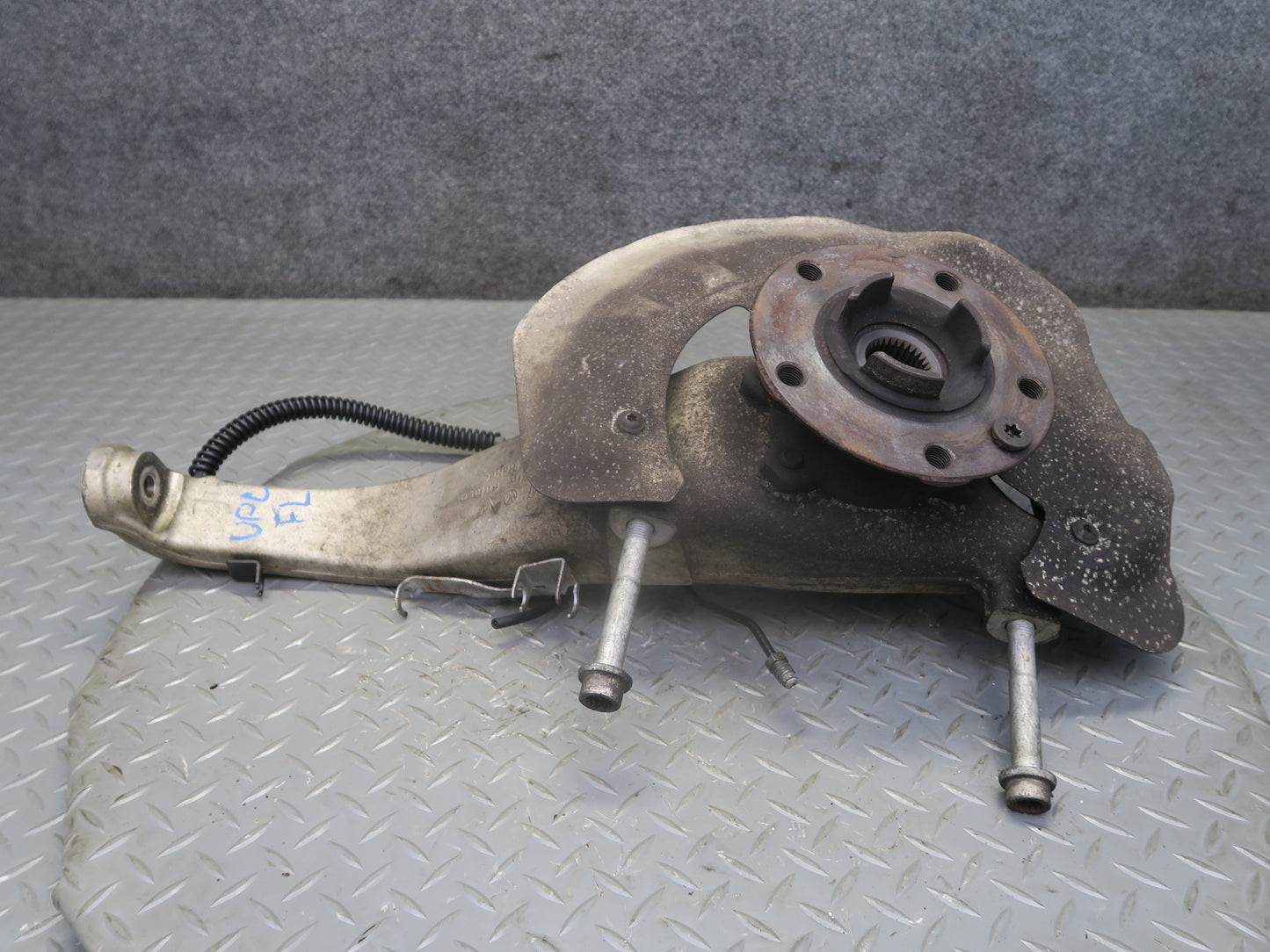 2011-2018 Porsche Cayenne 958 AWD Front Left Spindle Knuckle Wheel Hub Bearing