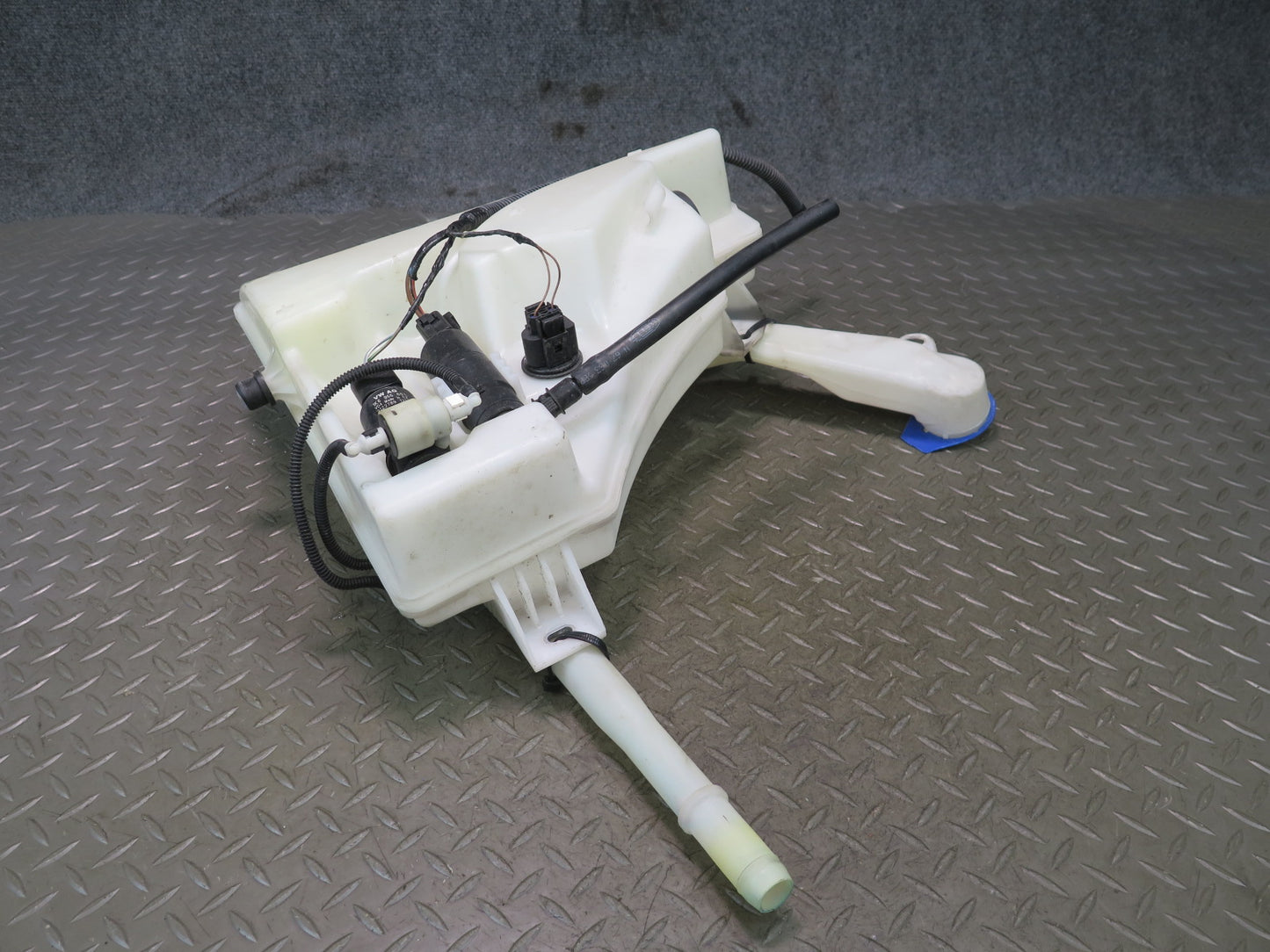 2011-2018 Porsche Cayenne 958 Windshield Washer Fluid Reservoir Tank w Pumps