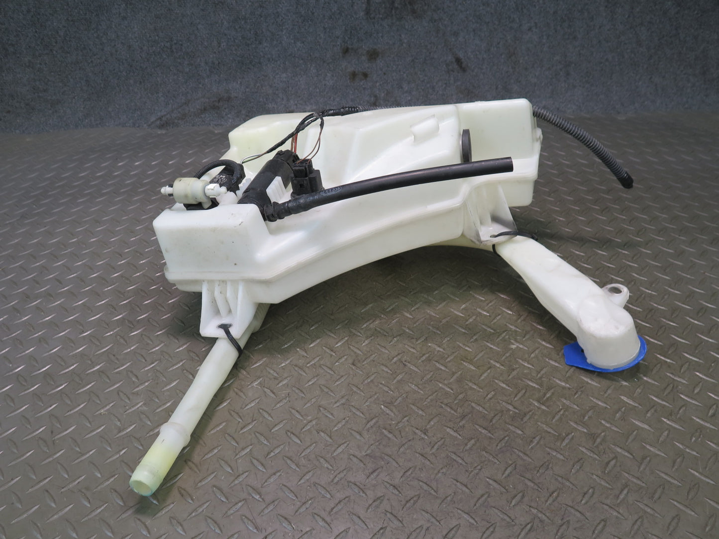 2011-2018 Porsche Cayenne 958 Windshield Washer Fluid Reservoir Tank w Pumps