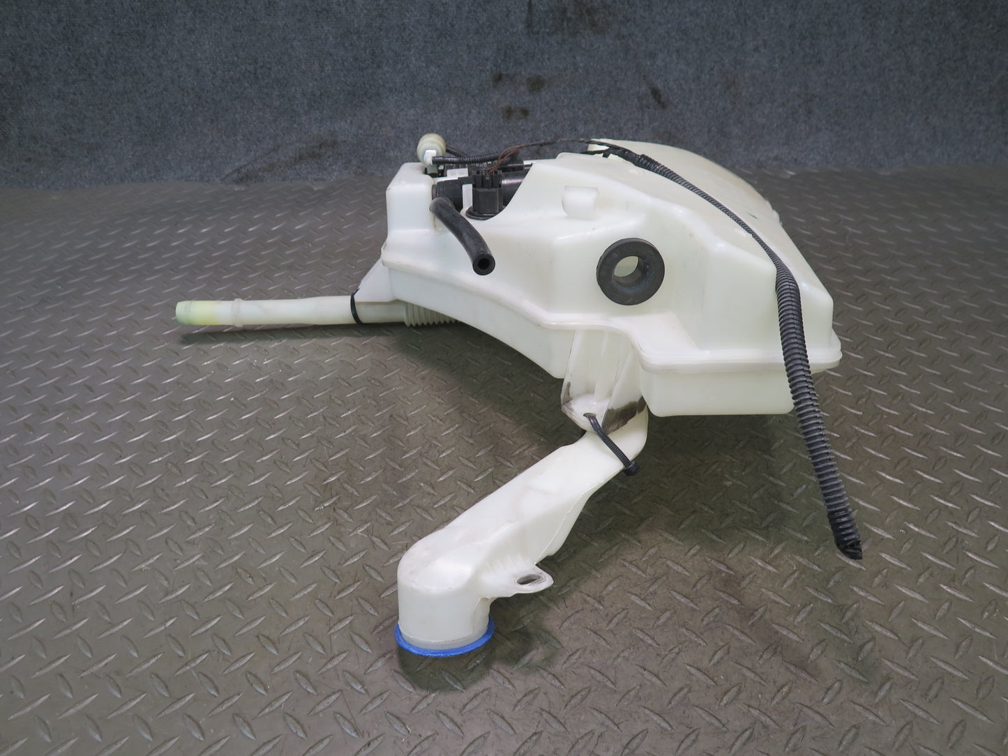 2011-2018 Porsche Cayenne 958 Windshield Washer Fluid Reservoir Tank w Pumps