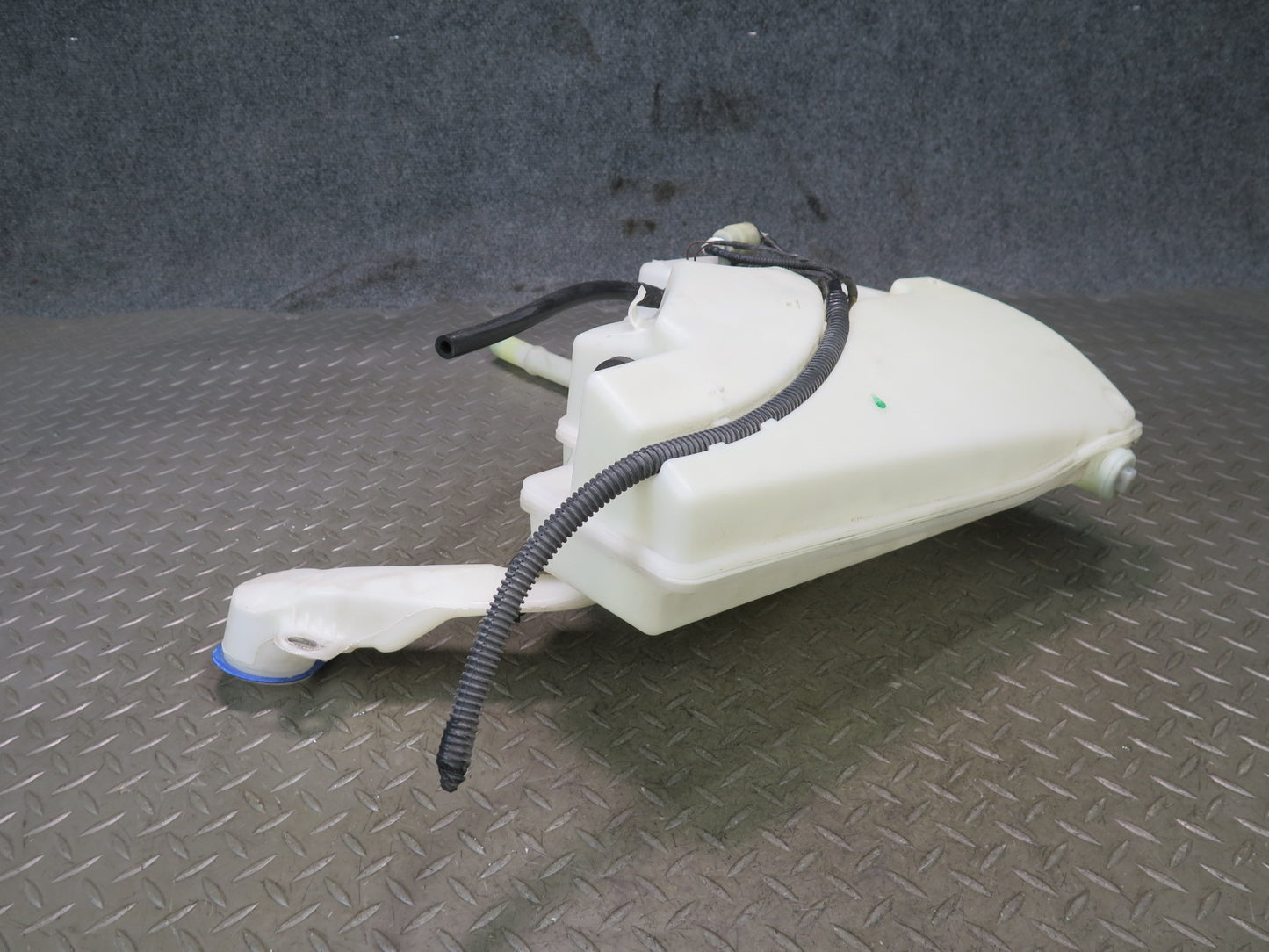 2011-2018 Porsche Cayenne 958 Windshield Washer Fluid Reservoir Tank w Pumps
