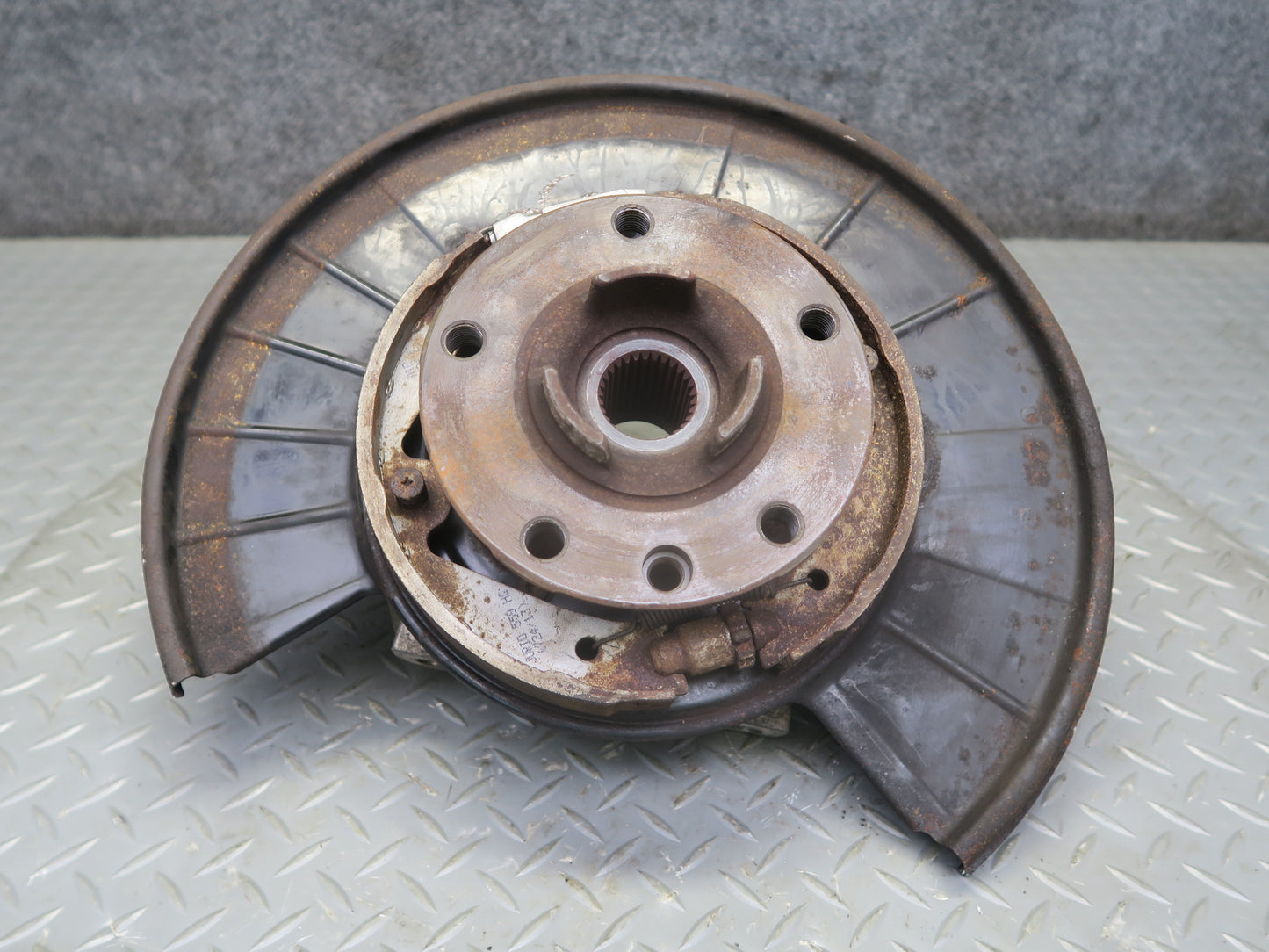 2011-2018 Porsche Cayenne 958 AWD Rear Left Spindle Knuckle Wheel Hub Bearing