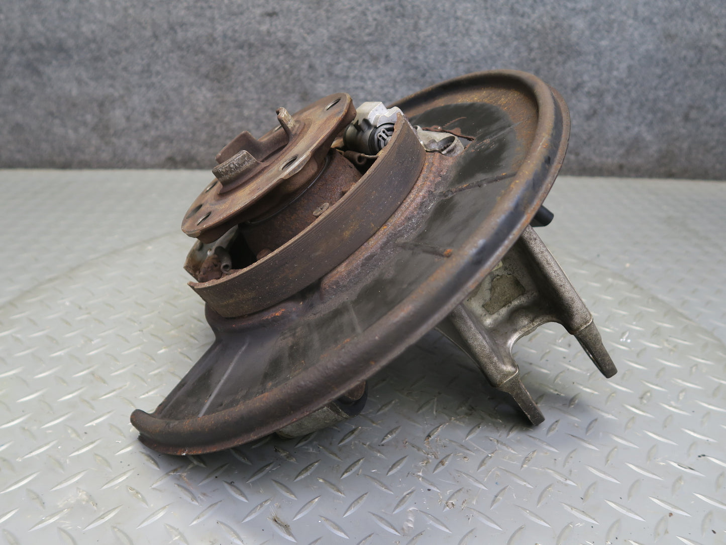 2011-2018 Porsche Cayenne 958 AWD Rear Left Spindle Knuckle Wheel Hub Bearing