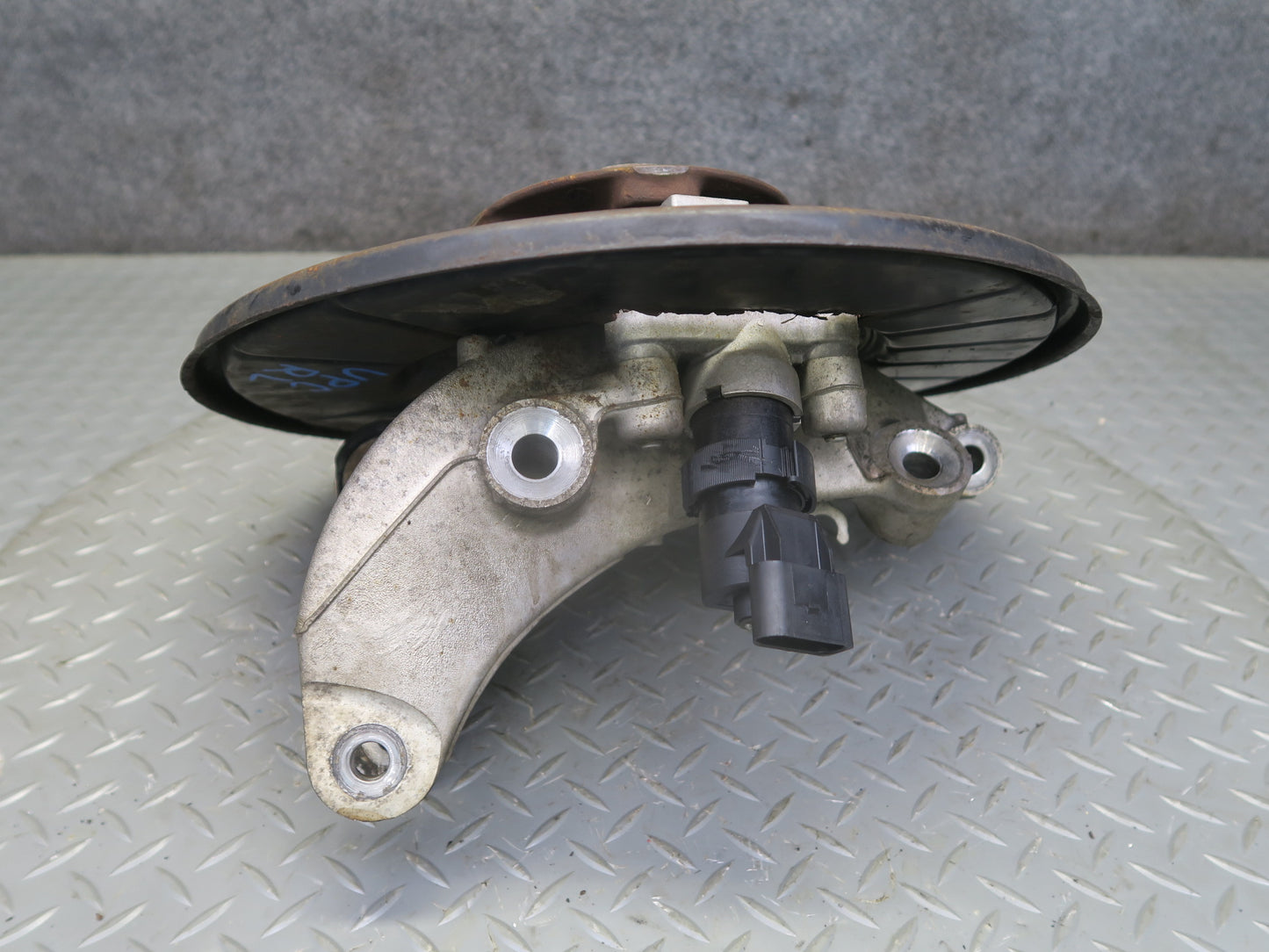 2011-2018 Porsche Cayenne 958 AWD Rear Left Spindle Knuckle Wheel Hub Bearing