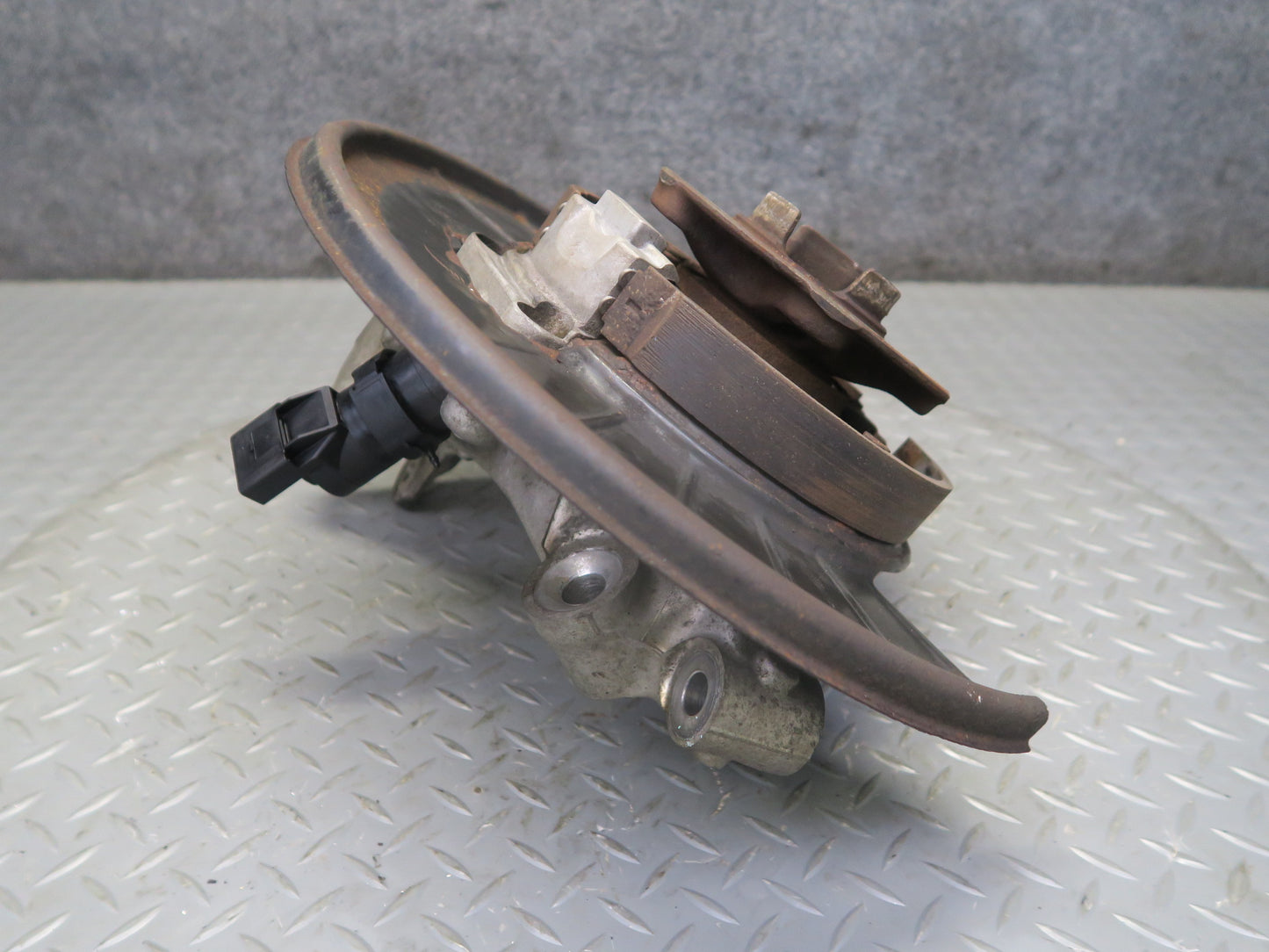 2011-2018 Porsche Cayenne 958 AWD Rear Left Spindle Knuckle Wheel Hub Bearing