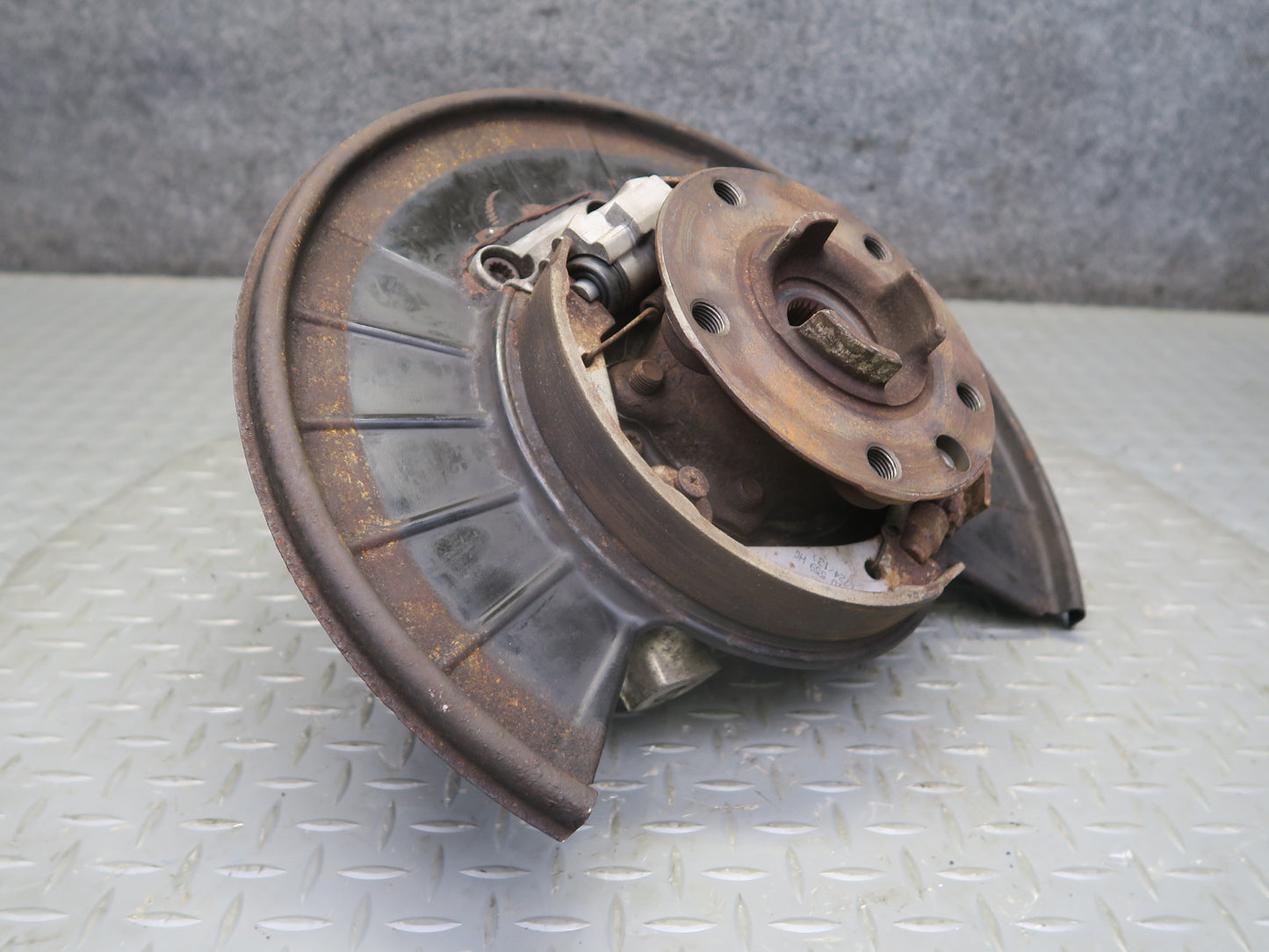2011-2018 Porsche Cayenne 958 AWD Rear Left Spindle Knuckle Wheel Hub Bearing
