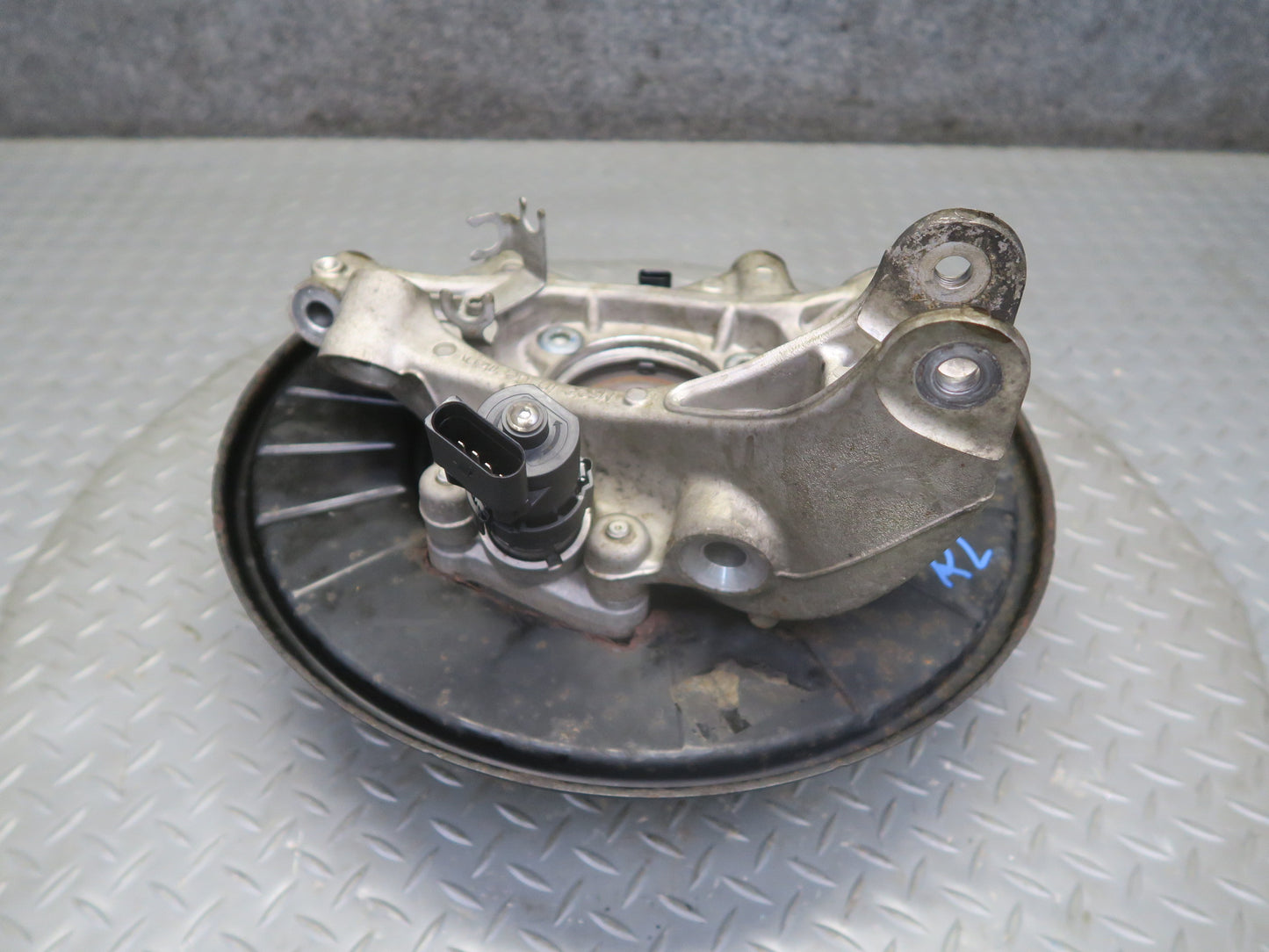 2011-2018 Porsche Cayenne 958 AWD Rear Left Spindle Knuckle Wheel Hub Bearing