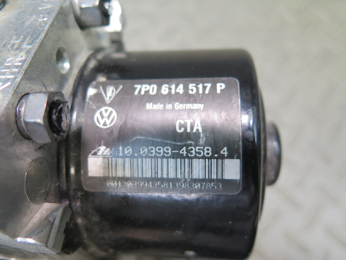 2013-2014 Porsche Cayenne 958 Anti Lock Brake ABS Pump Module Unit