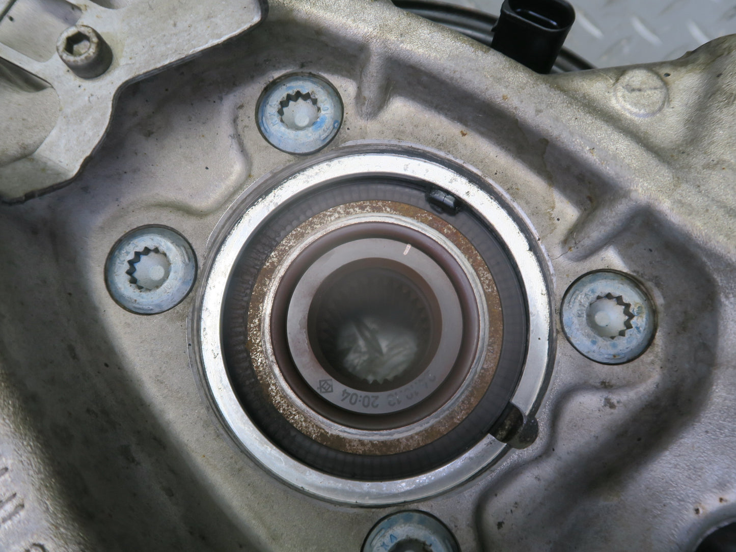 2011-2018 Porsche Cayenne 958 AWD Rear Left Spindle Knuckle Wheel Hub Bearing