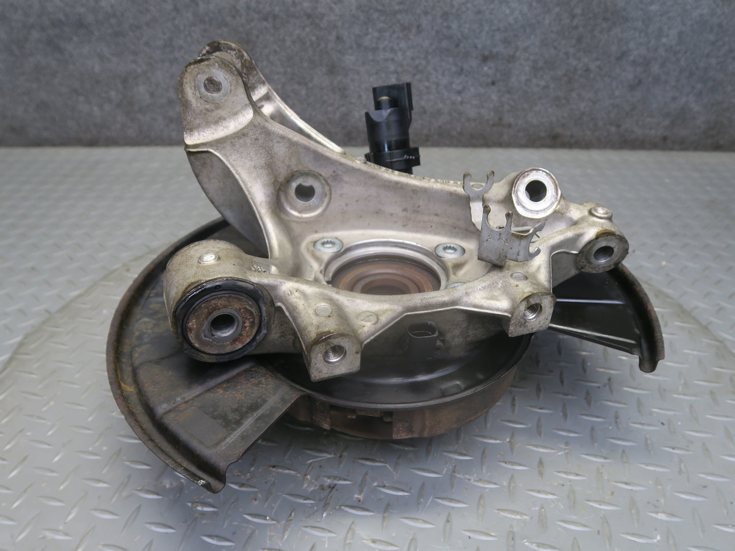 2011-2018 Porsche Cayenne 958 AWD Rear Left Spindle Knuckle Wheel Hub Bearing