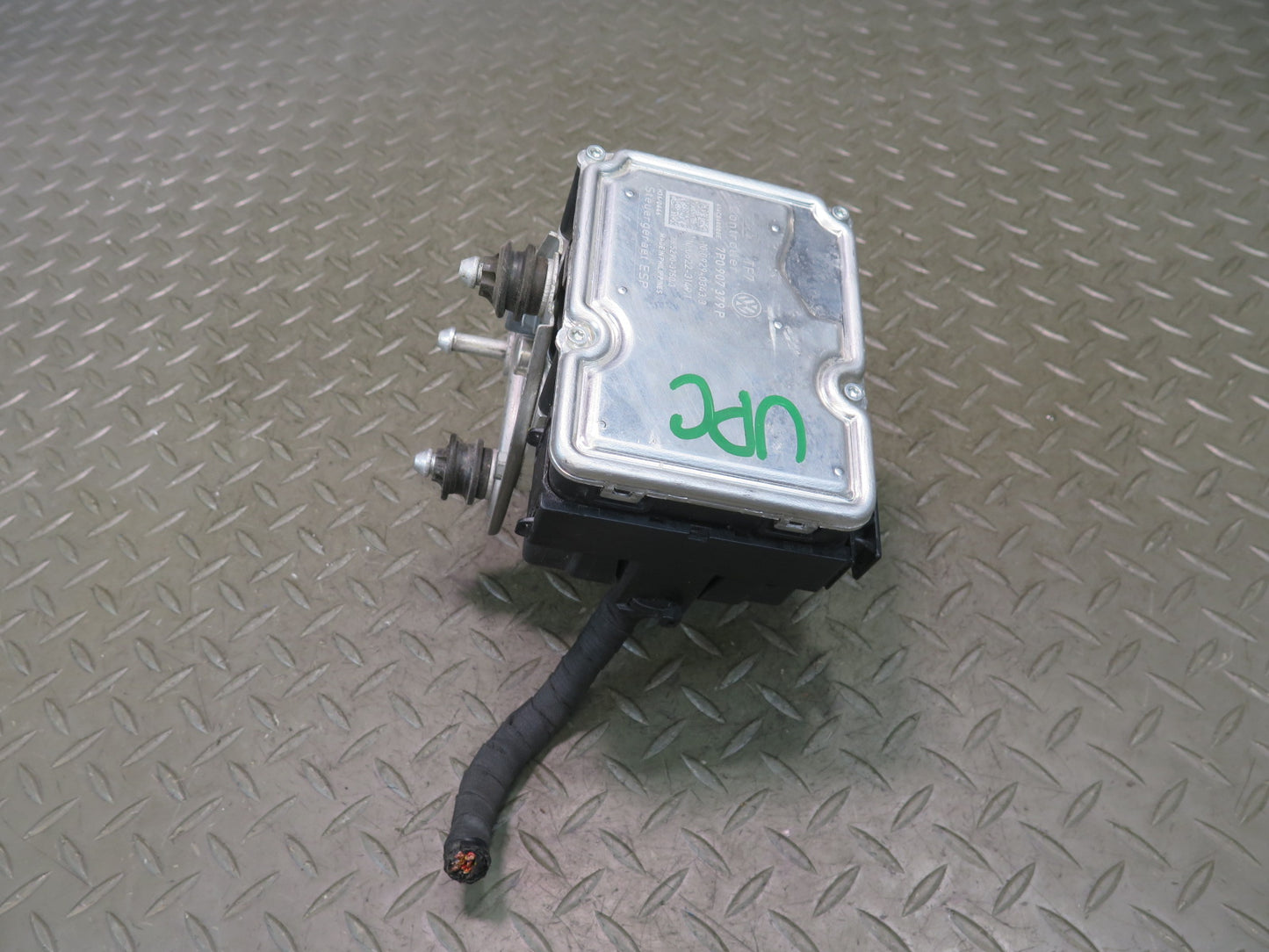 2013-2014 Porsche Cayenne 958 Anti Lock Brake ABS Pump Module Unit