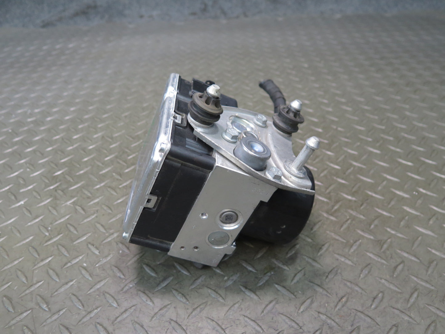 2013-2014 Porsche Cayenne 958 Anti Lock Brake ABS Pump Module Unit
