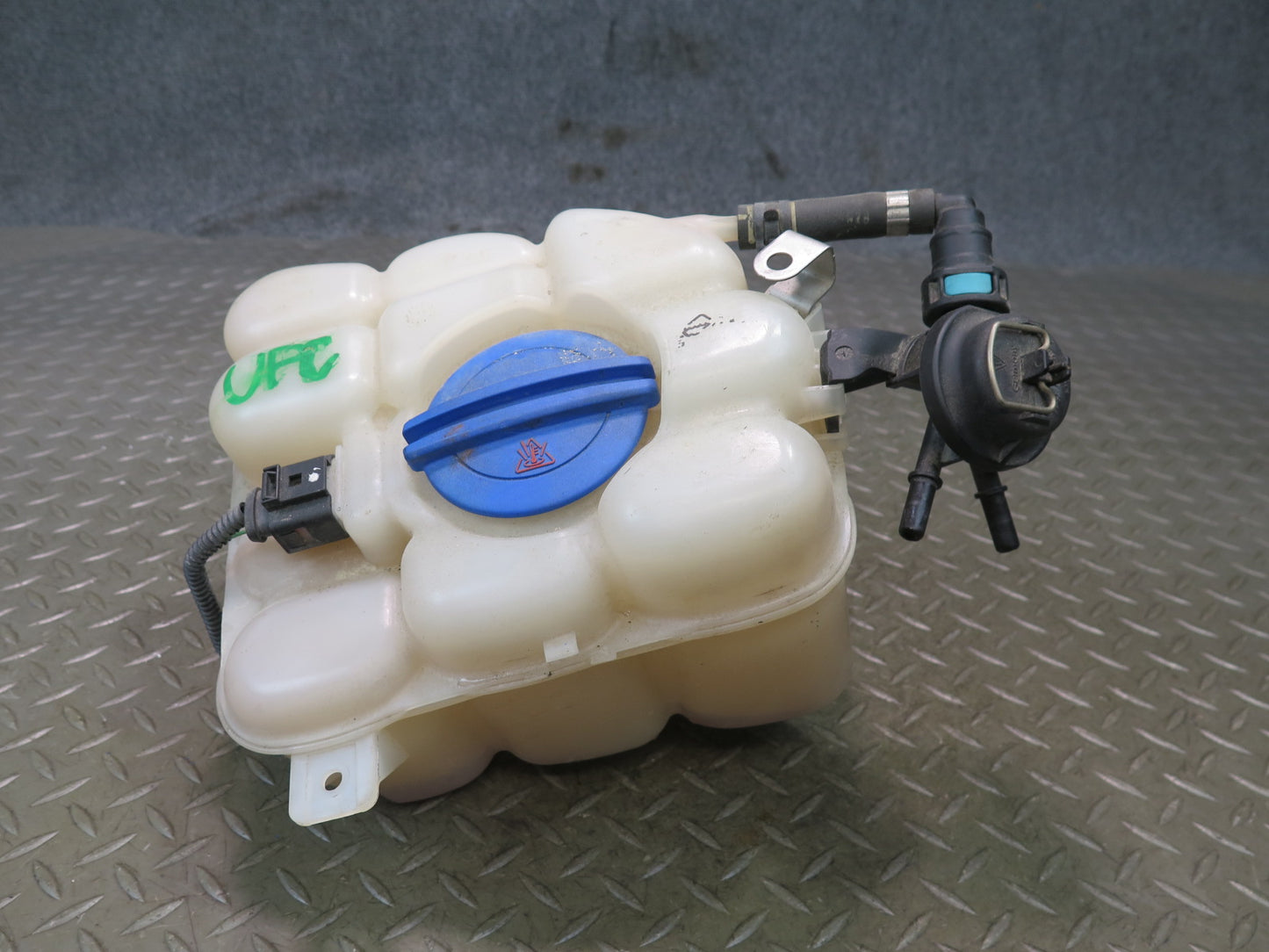 2011-2018 Porsche Cayenne 958 Engine Coolant Expansion Overflow Reservoir Tank