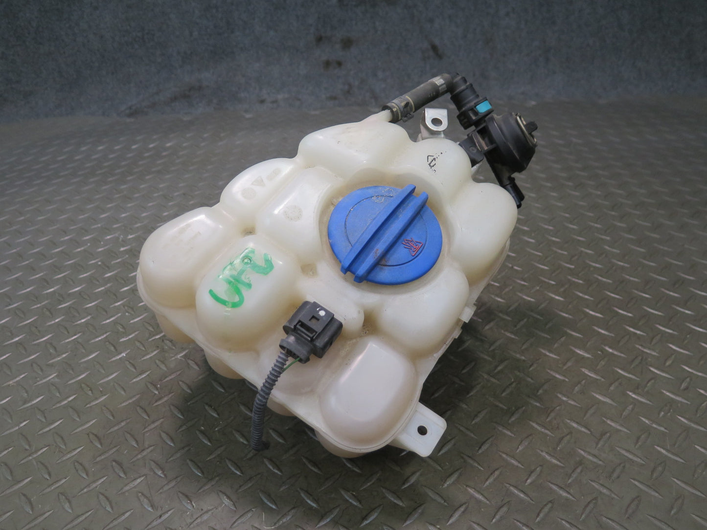 2011-2018 Porsche Cayenne 958 Engine Coolant Expansion Overflow Reservoir Tank