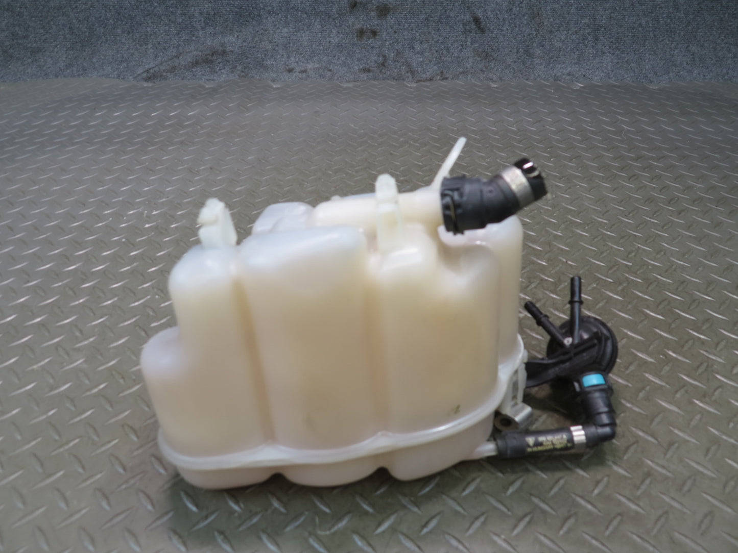 2011-2018 Porsche Cayenne 958 Engine Coolant Expansion Overflow Reservoir Tank