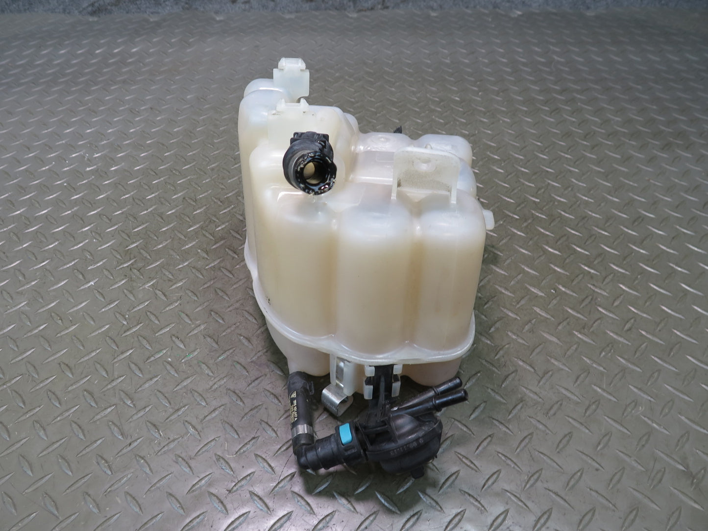 2011-2018 Porsche Cayenne 958 Engine Coolant Expansion Overflow Reservoir Tank