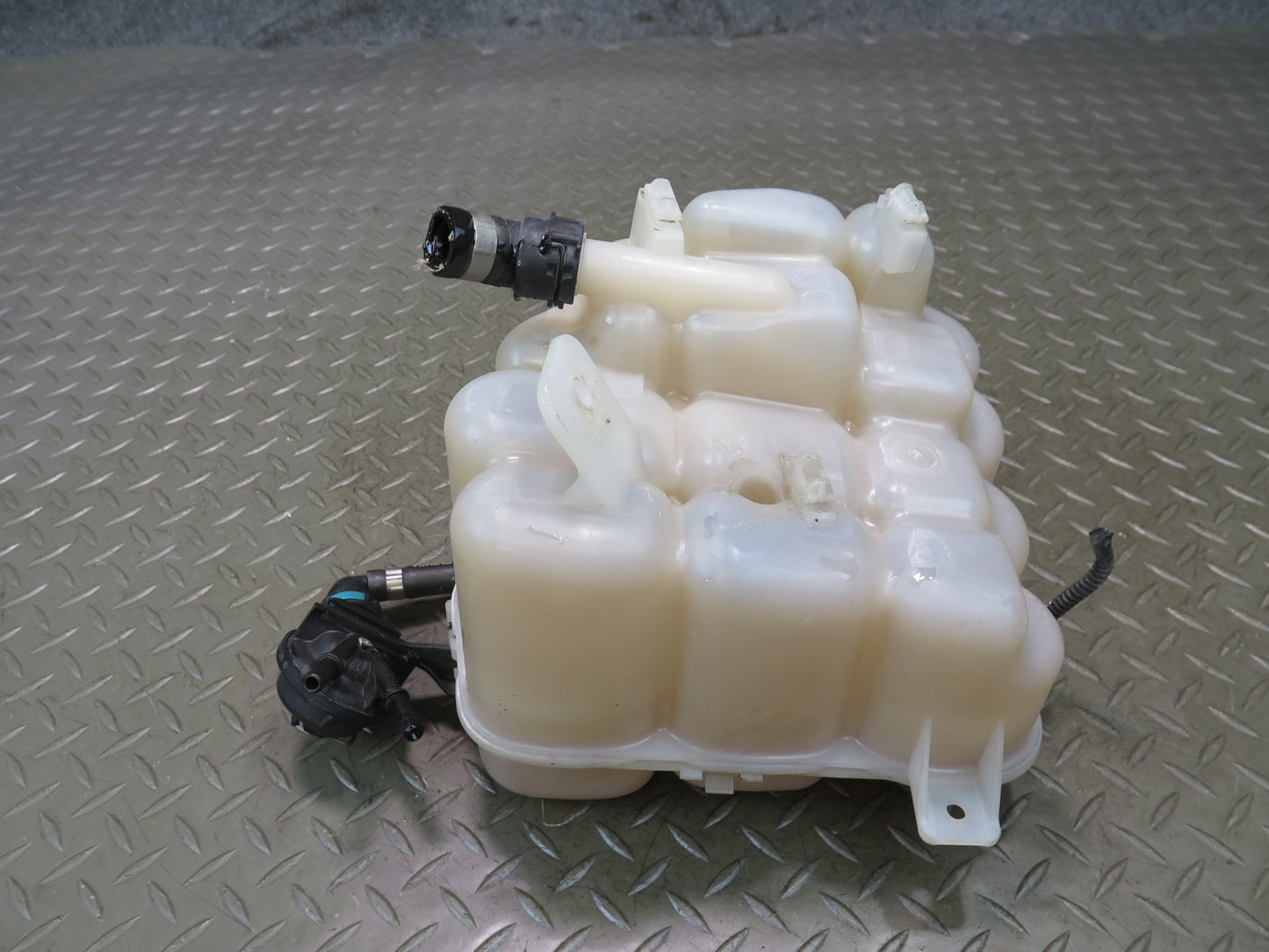 2011-2018 Porsche Cayenne 958 Engine Coolant Expansion Overflow Reservoir Tank