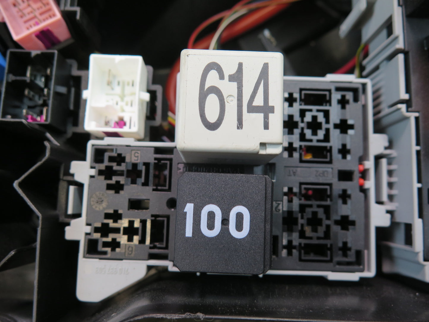 2011-2018 Porsche Cayenne 958 Fuse Relay Box Module