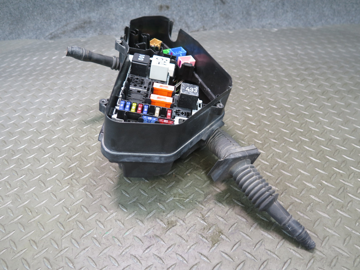 2011-2018 Porsche Cayenne 958 Fuse Relay Box Module