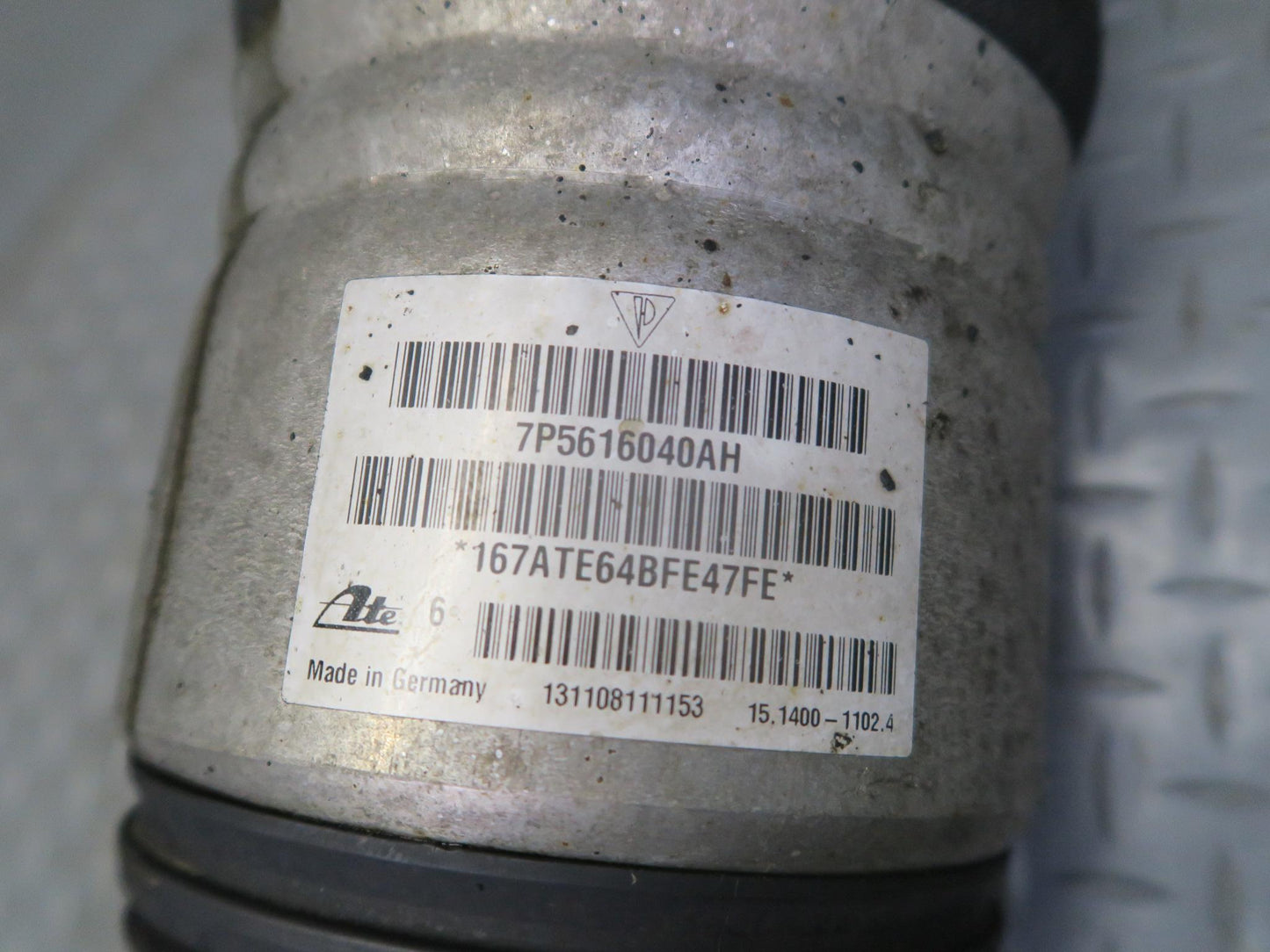 13-14 Porsche Cayenne 958 GTS Front Right Air Shock Strut Absorber 7P5616404AC